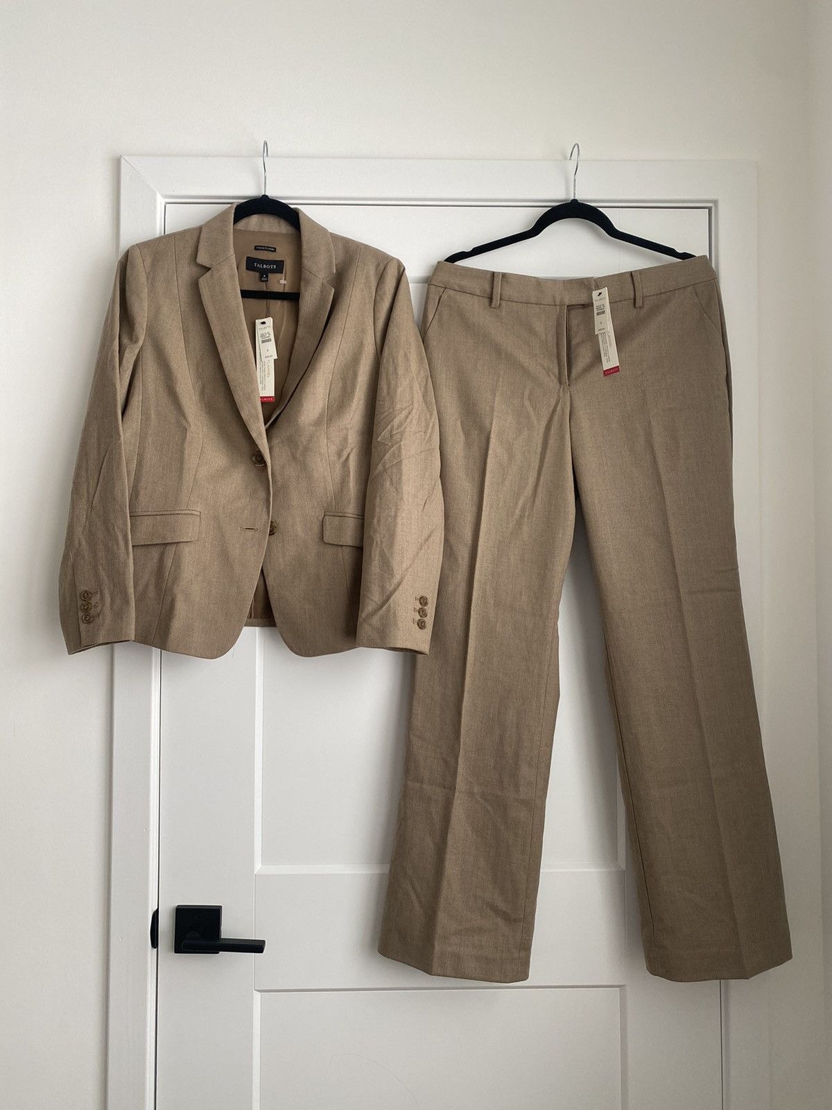 Talbots Talbots Italian Flannel 2Piece Blazer & Pants suits NWT Size M / US 6-8 / IT 42-44 - 2 Thumbnail