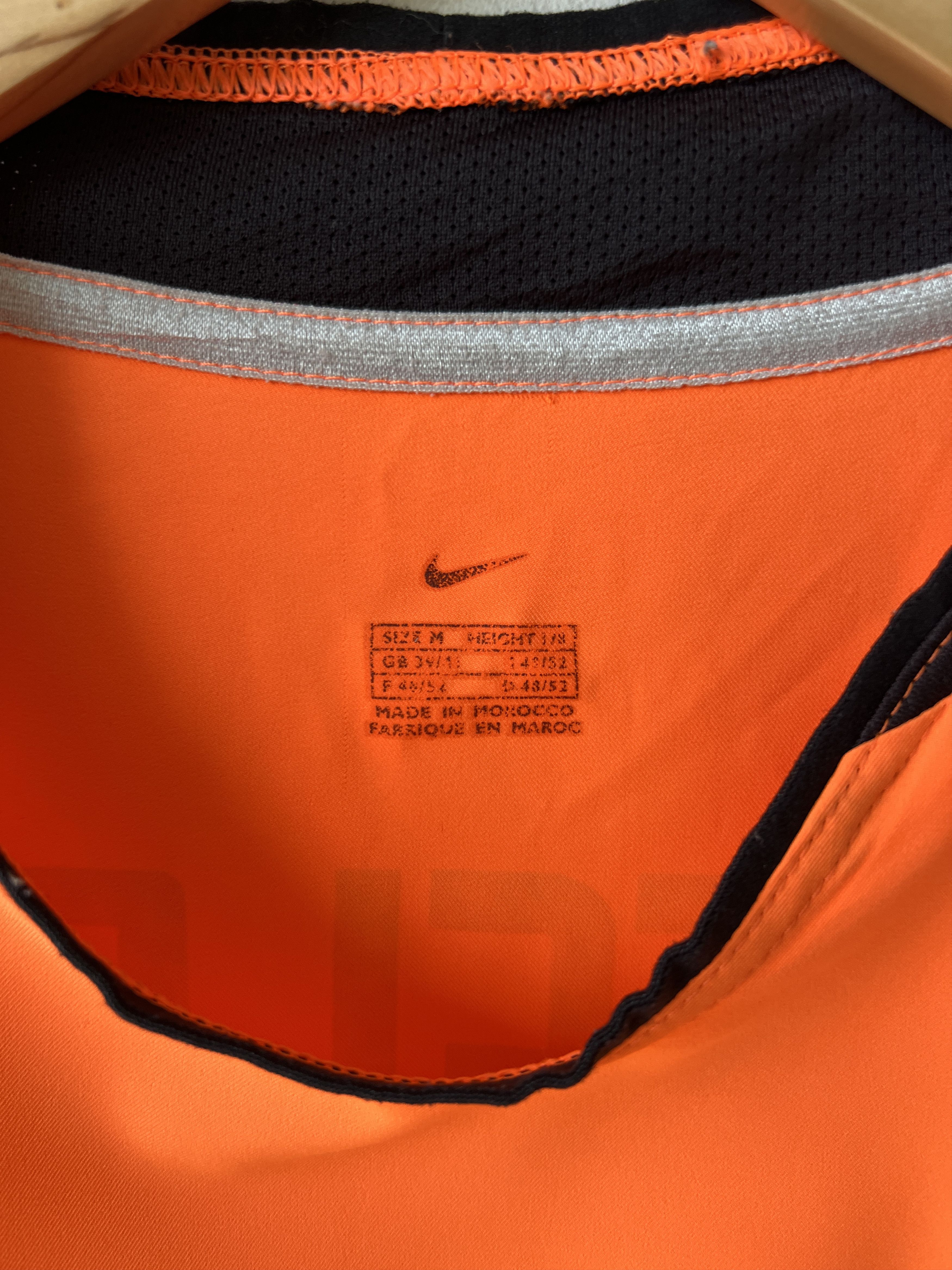 Nike (M) Holland 2002-04 Home Kit v. Nistelrooy #9 Size US M / EU 48-50 / 2 - 3 Thumbnail