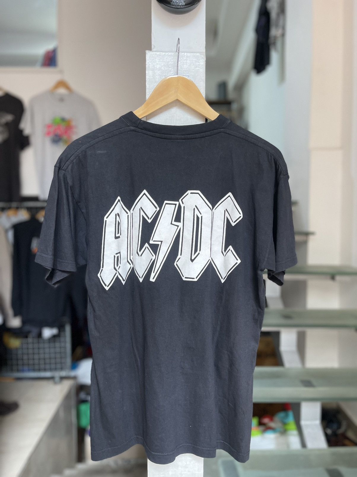 Vintage Vintage AC/DC Angus Young 90s t shirt all over print Size US L / EU 52-54 / 3 - 2 Thumbnail