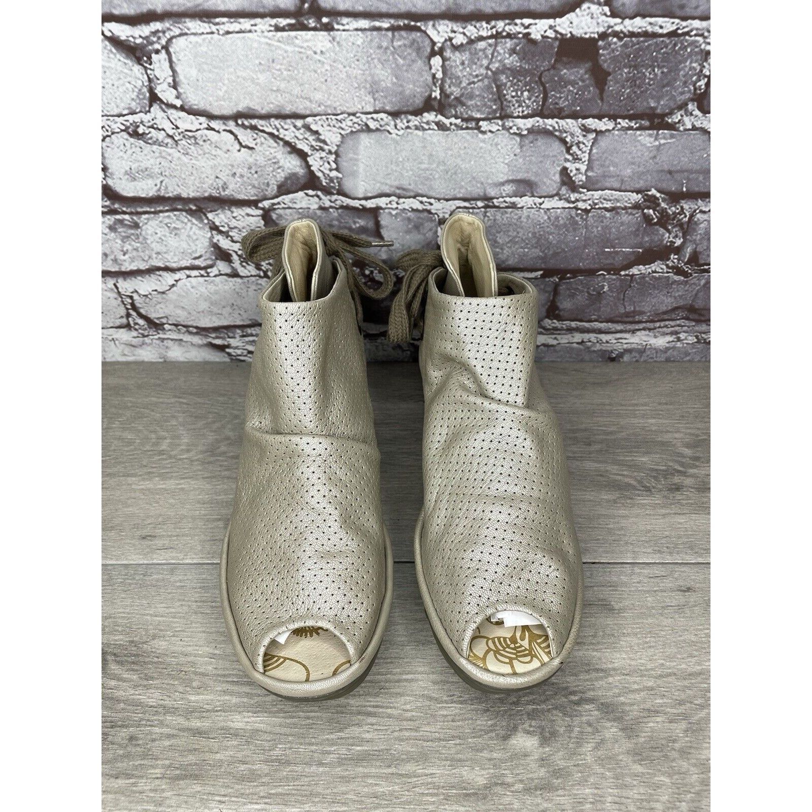 Fly London FLY London Yake Pearl White Leather Perforated Back Lace Wed Size US 7.5 / IT 37.5 - 21 Thumbnail