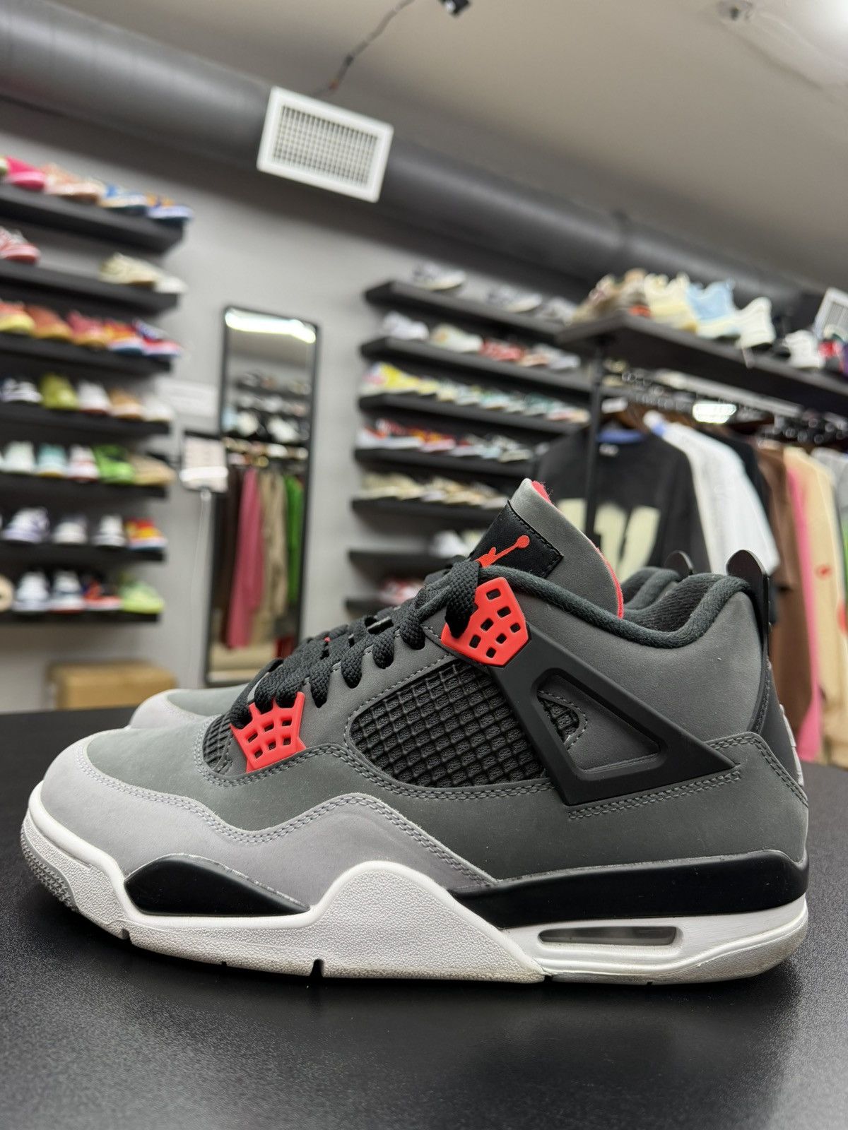 Jordan Brand Size 9.5 - Jordan 4 Retro Infrared Size US 9.5 / EU 42-43 - 1 Thumbnail