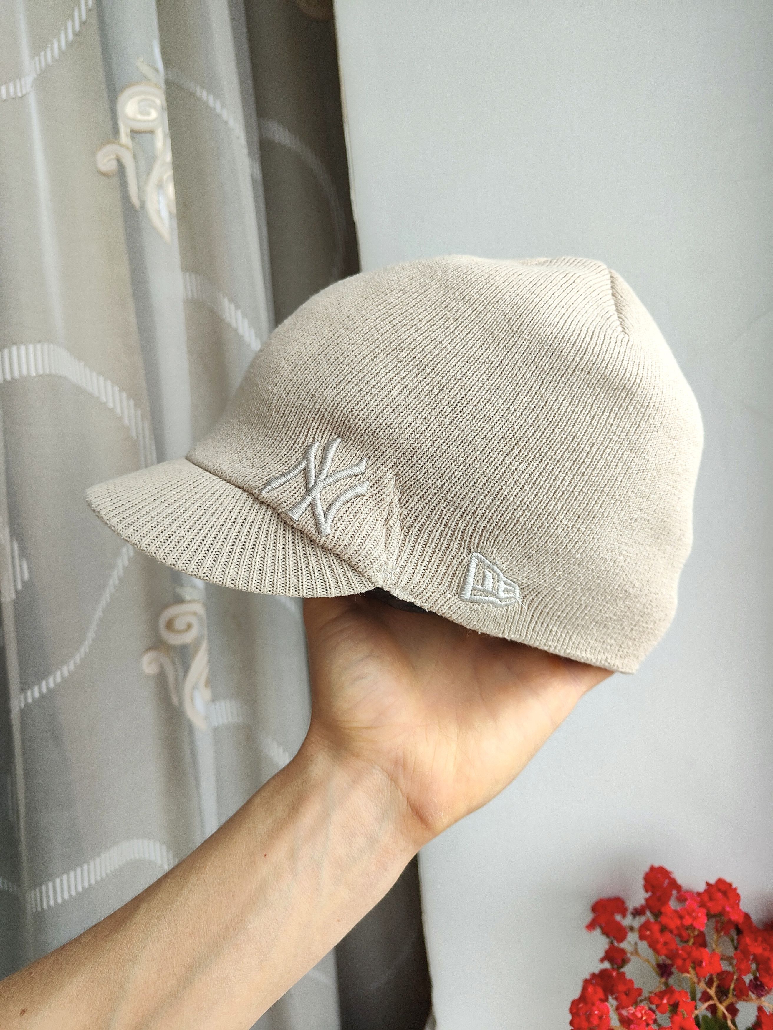 New York Yankees Vintage New Era NY Yankees MLB Hat With A Visor Size ONE SIZE - 2 Thumbnail