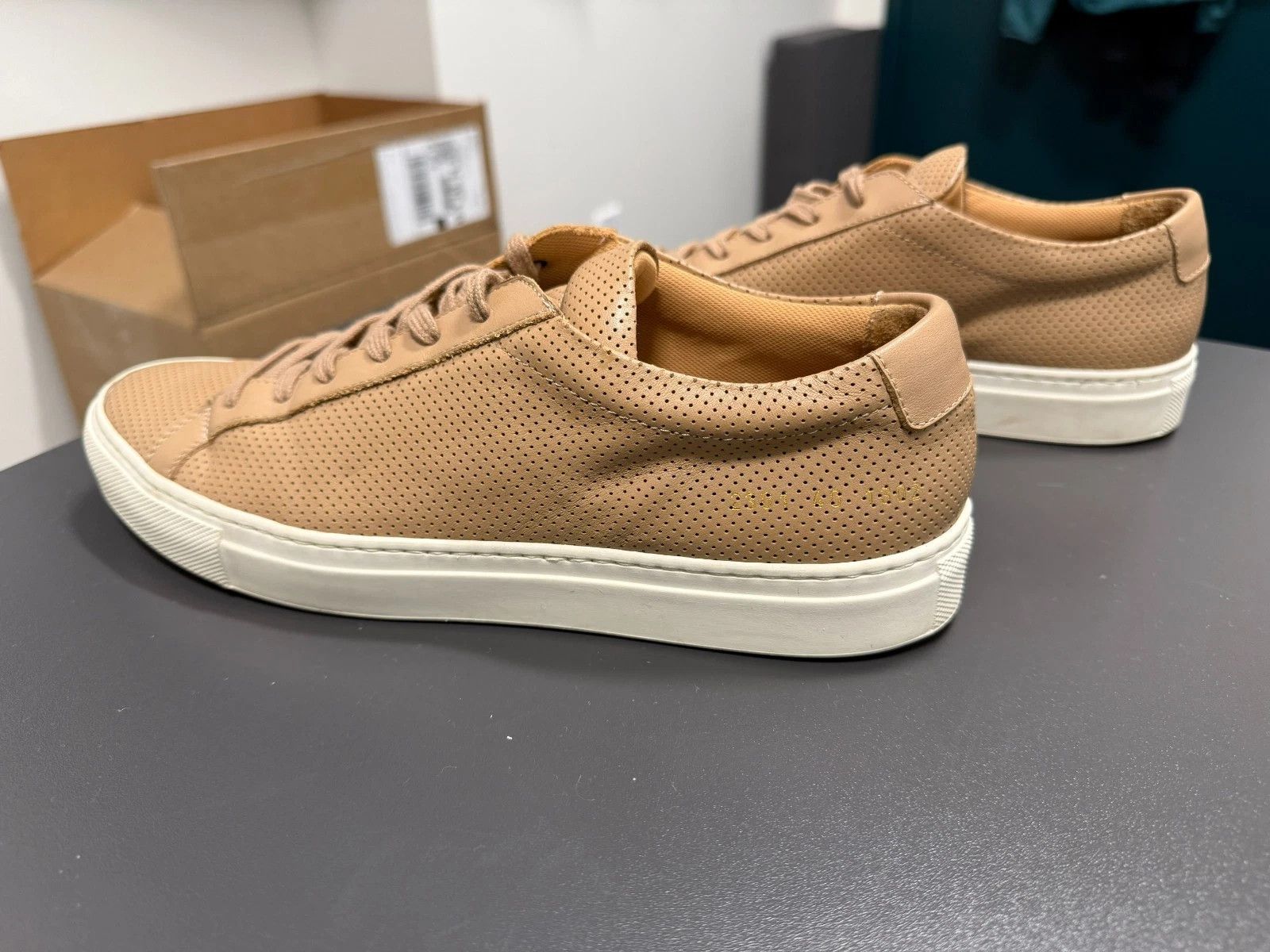 Common Projects Common Projects Achilles Low Perforated Leather Sneakers Size US 7 / EU 40 - 2 Thumbnail