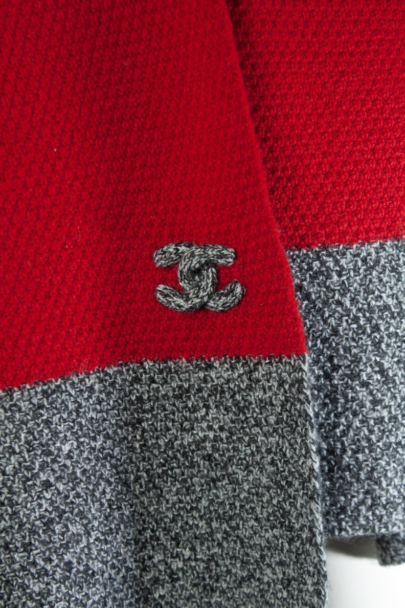 Chanel Chanel, Oversized cashmere scarf with cc logo Size ONE SIZE - 5 Thumbnail