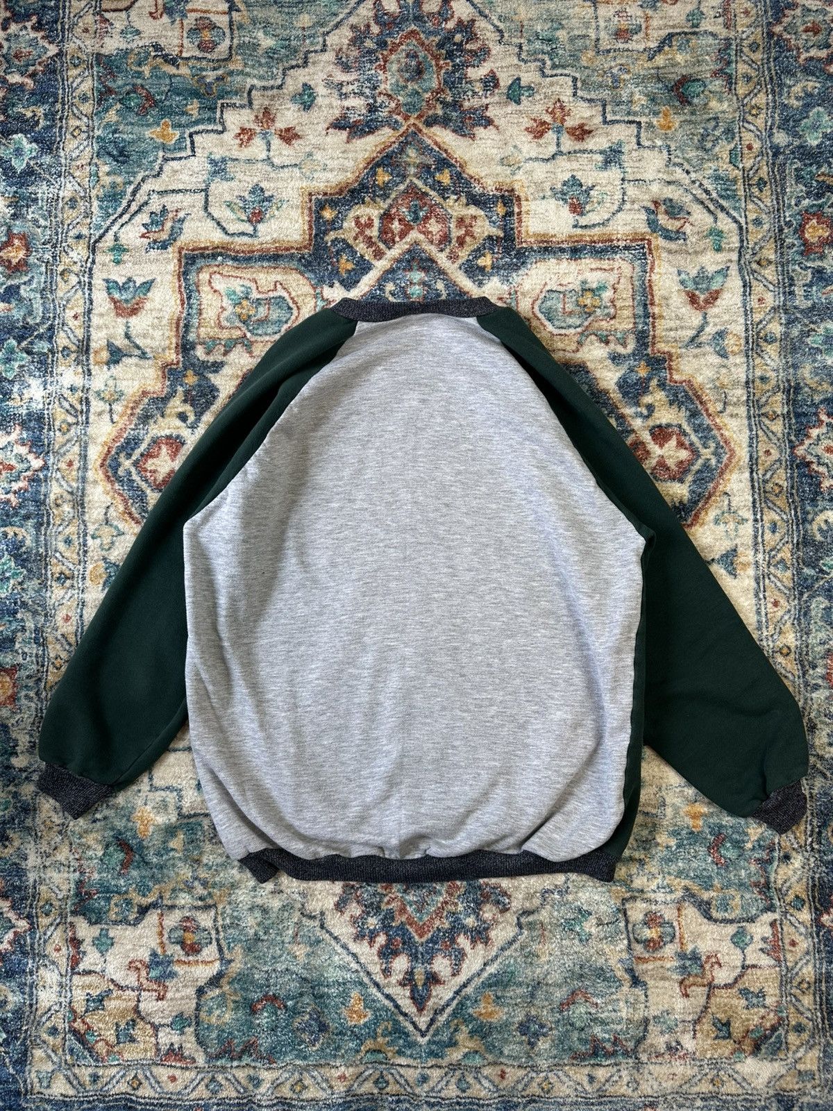 Vintage Vintage Split Colour Crewneck Size XL Size US XL / EU 56 / 4 - 2 Thumbnail