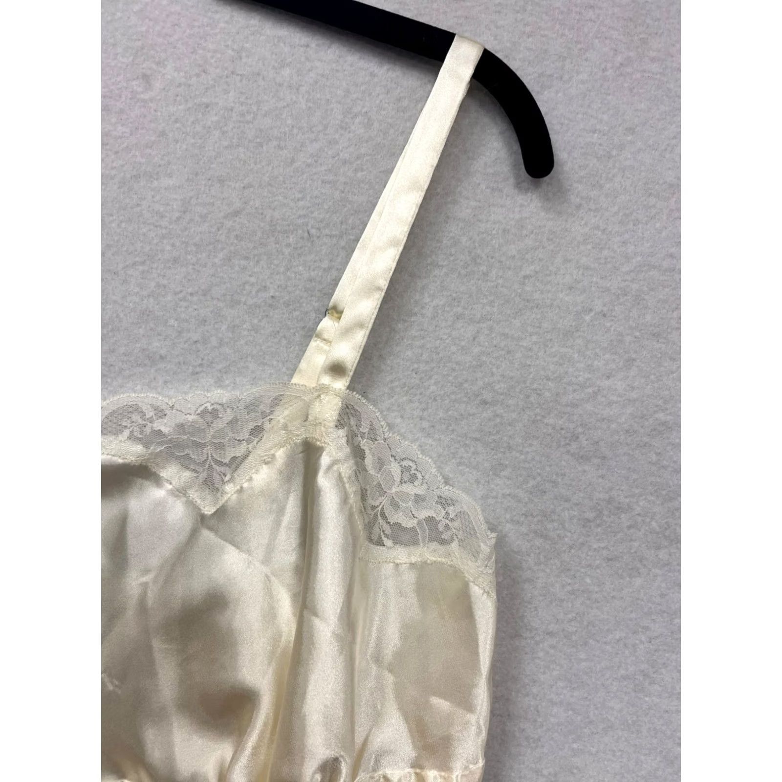 Vintage VINTAGE Cinema Etoile Ivory Satin Lace Camisole Womens M Chair? Size ONE SIZE - 6 Thumbnail