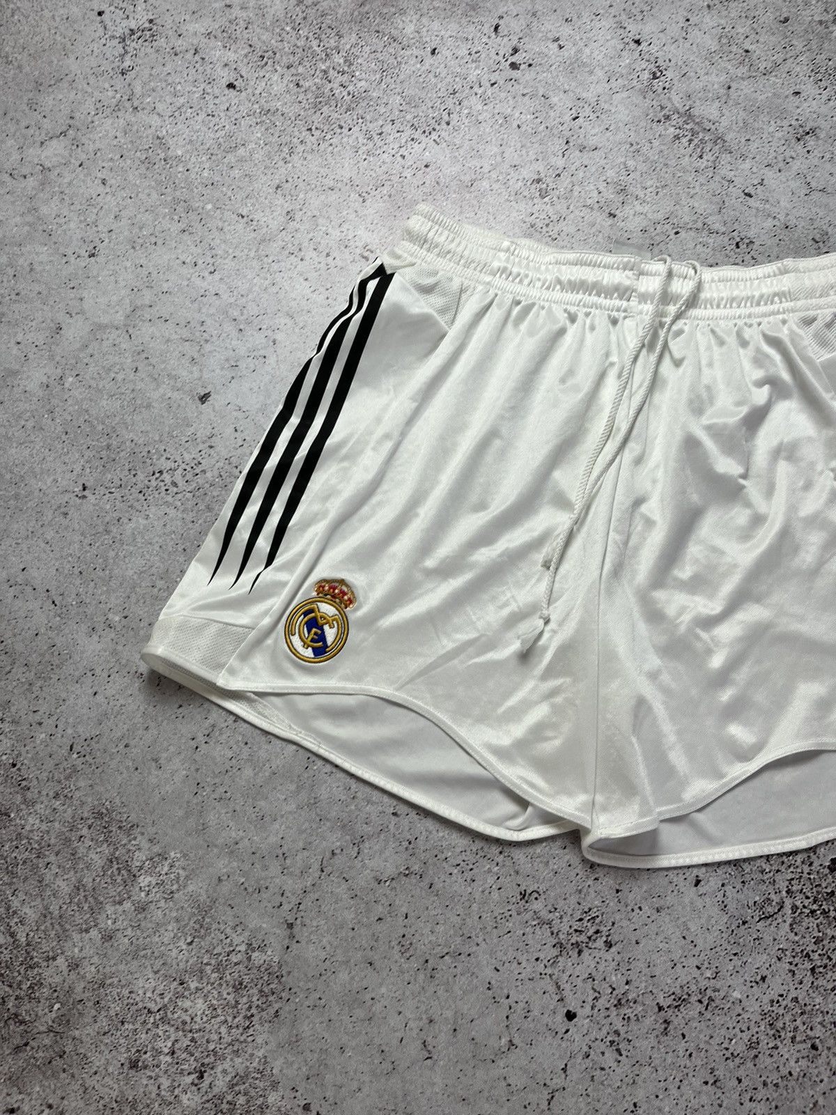 Adidas ⚽️👑Vintage Real Madrid Adidas Shorts Soccer Shorts Size US 34 / EU 50 - 3 Thumbnail