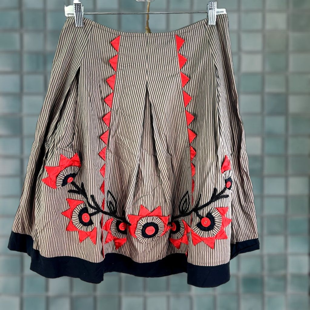 Ted Baker VINTAGE Ted Baker Skirt Women Size 3 Knee Length Gray Striped Pleated Embellished Embroidered 90s Floral Workwear Party Womens Size 26" / US 2 / IT 38 - 1 Thumbnail