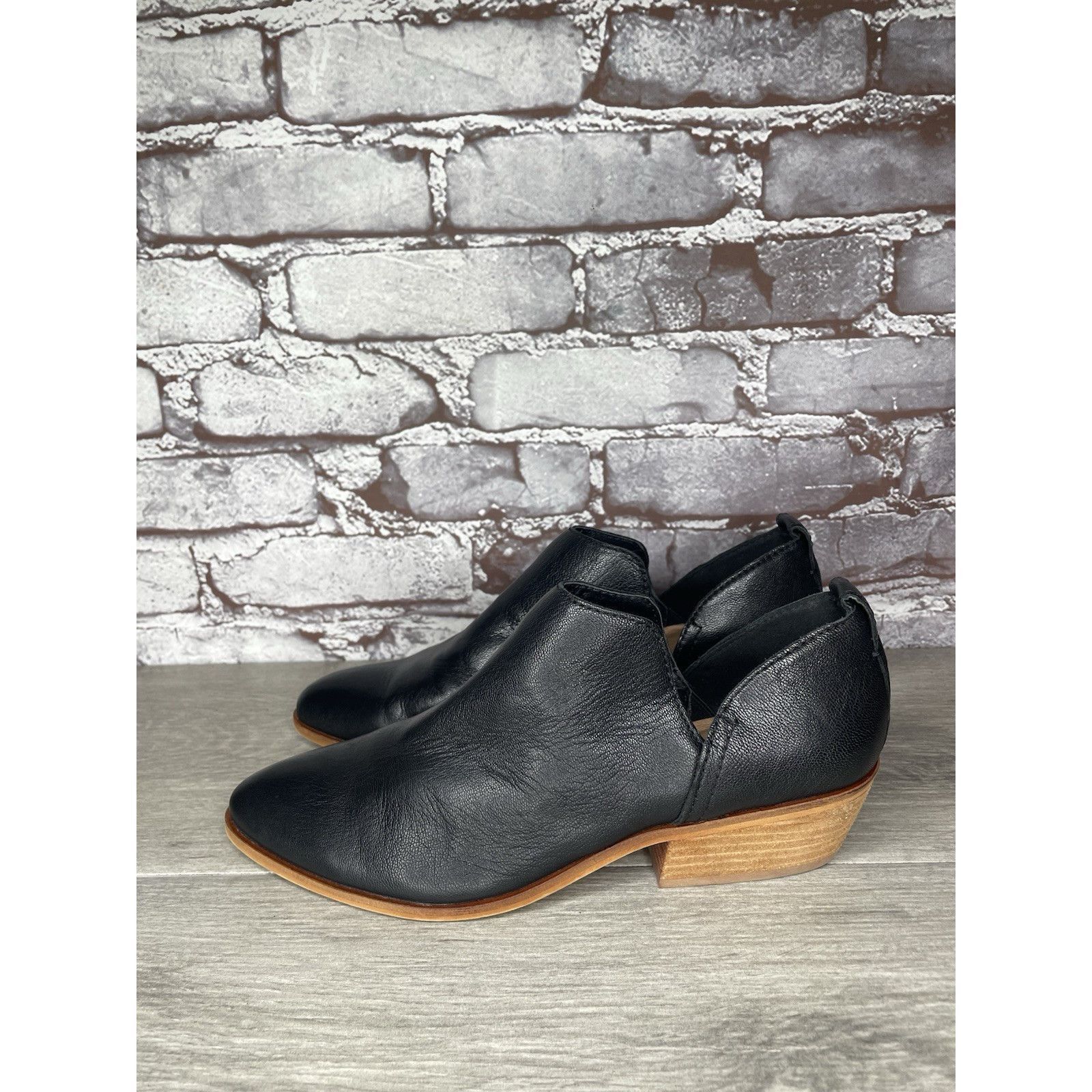 Frye Frye and Co. Rubie Black Leather Slip On V Cut Out Sides Hee Size US 7.5 / IT 37.5 - 19 Thumbnail