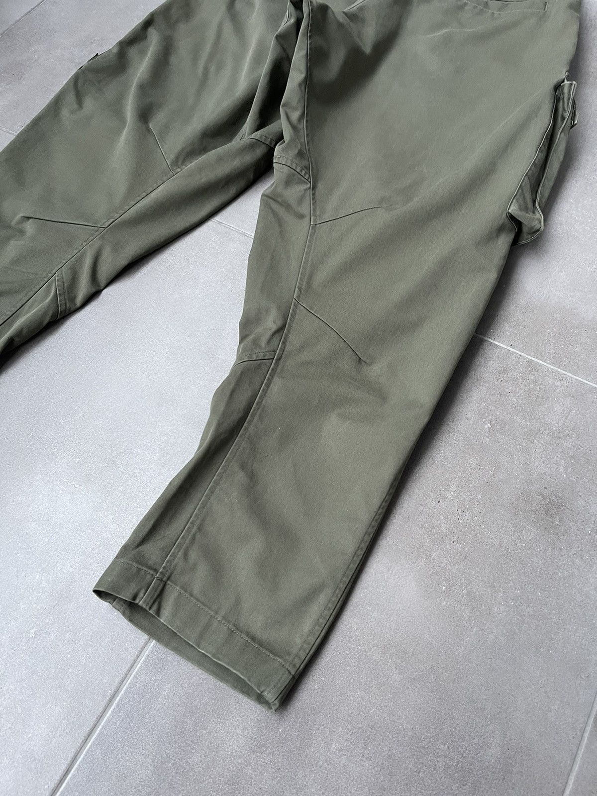 Nike ACG Nike ACG X Errolson Hugh Technical Swamp Green Cargo Pants Size US 30 / EU 46 - 16 Thumbnail