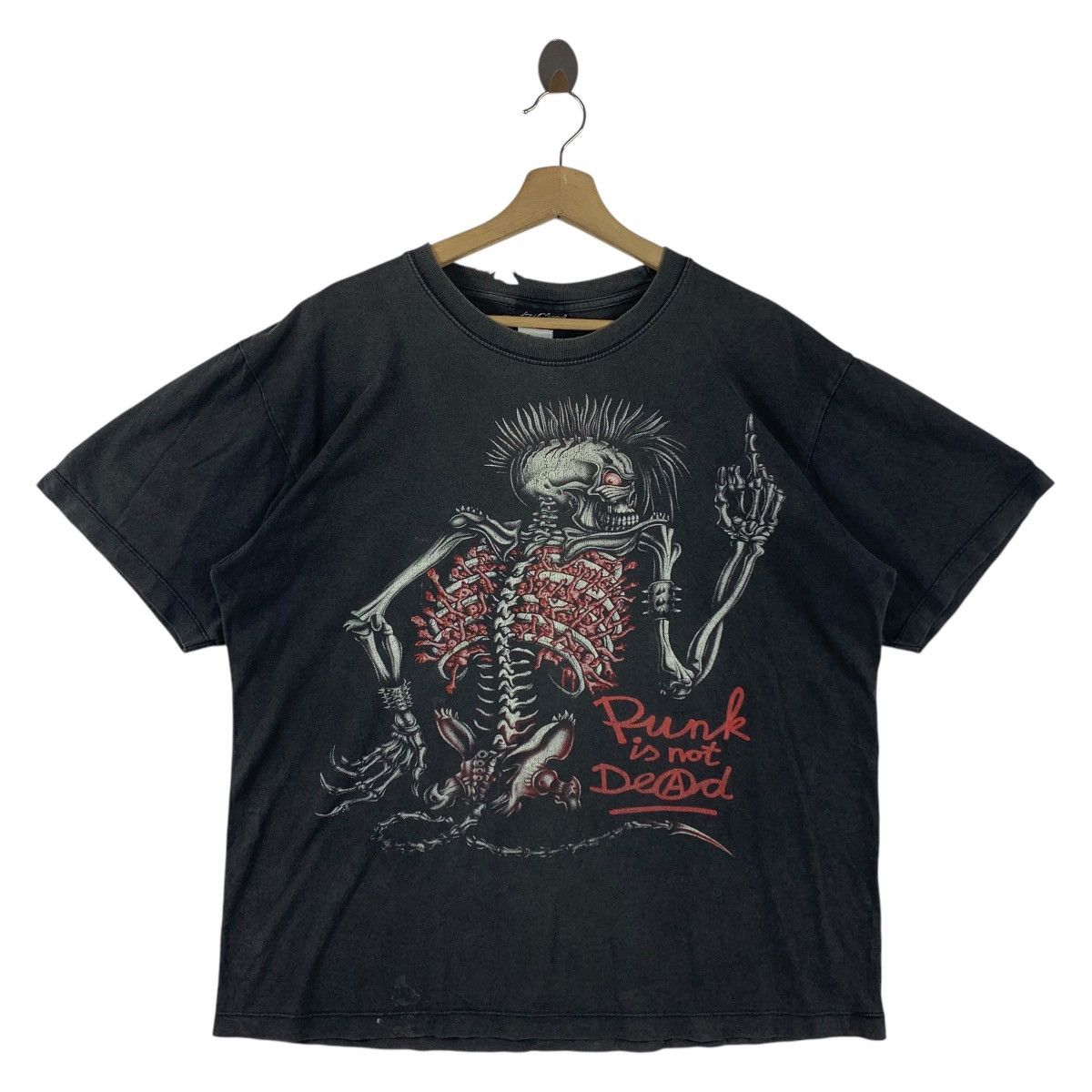Vintage Vintage distressed PUNK IS NOT DEAD skull printed tee Size US L / EU 52-54 / 3 - 1 Thumbnail
