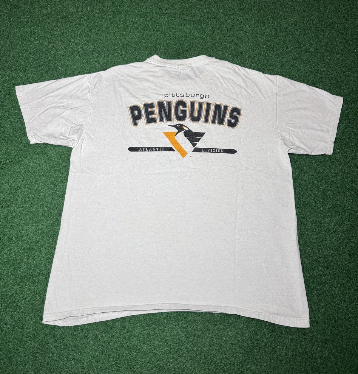 Vintage Vintage Pittsburgh Penguins Y2K Retro NHL Hockey XL T Shirt Size US XL / EU 56 / 4 - 1 Thumbnail
