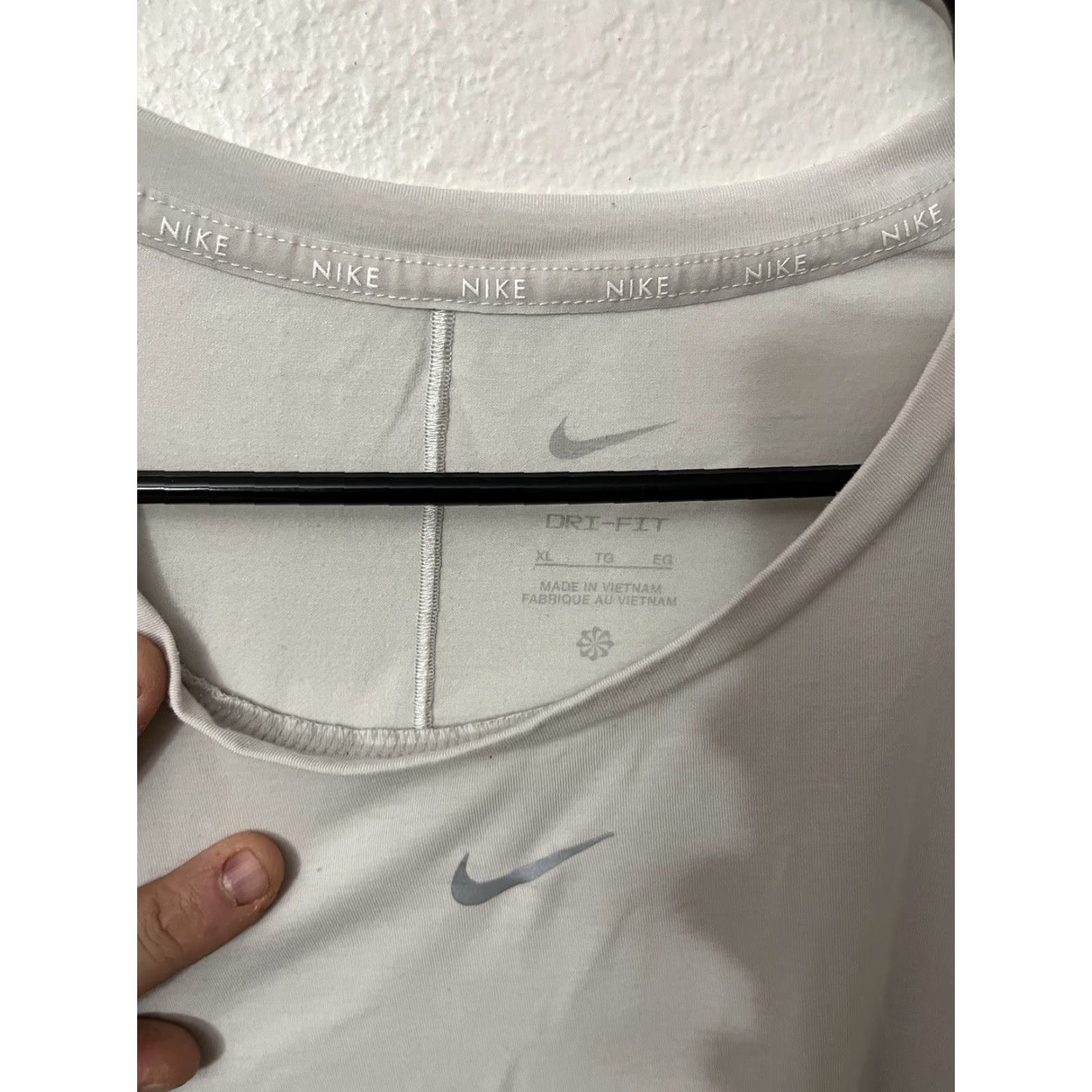 Nike Nike One Luxe Dri-FIT long sleeve standard fit top Women XL White Nike DD0620 NXS? Size XL / US 12-14 / IT 48-50 - 2 Thumbnail