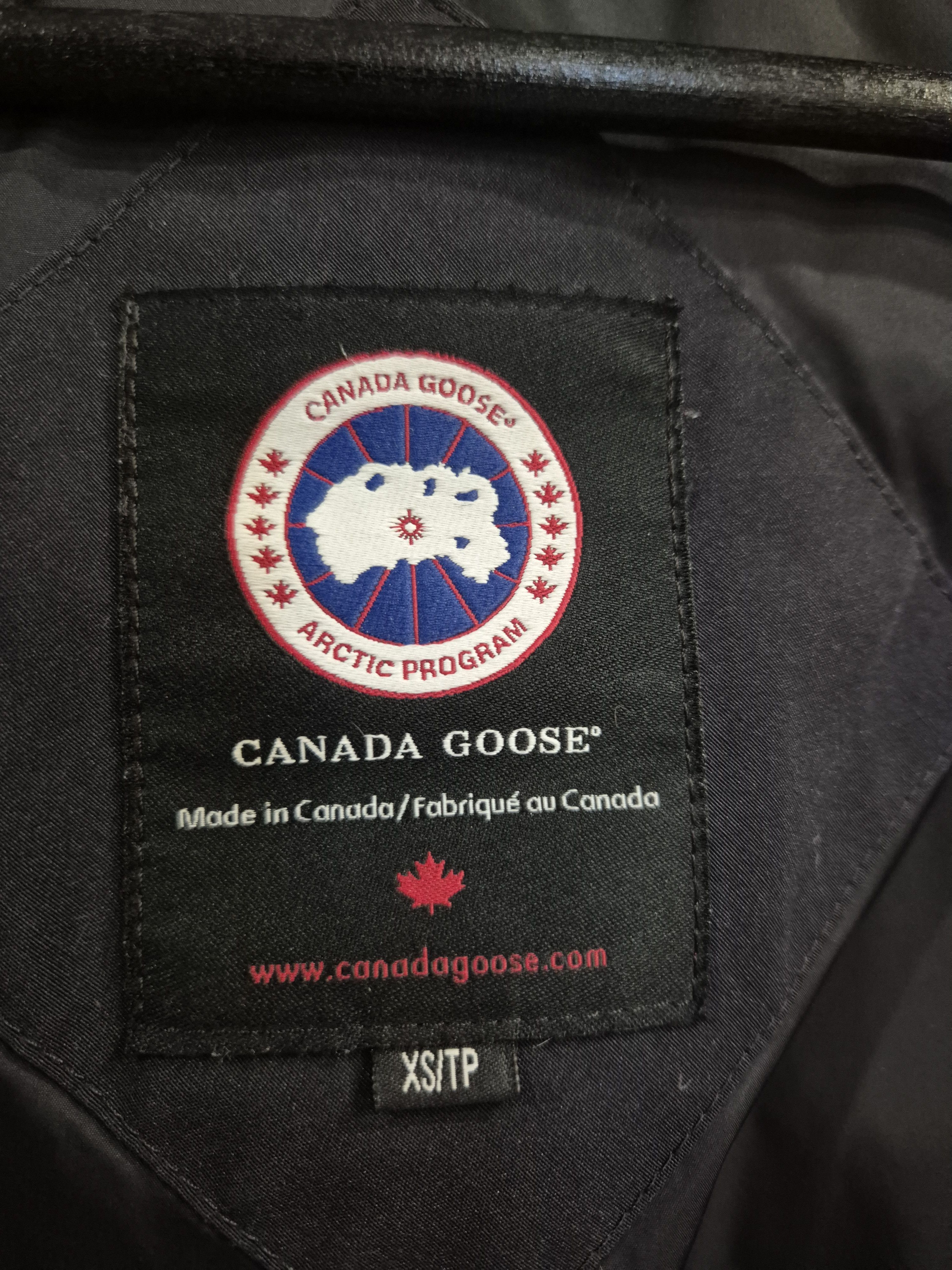 Canada Goose Canada Goose Womens Parka Jacket Navy Fur Hood XS 3804L Size XS / US 0-2 / IT 36-38 - 6 Thumbnail