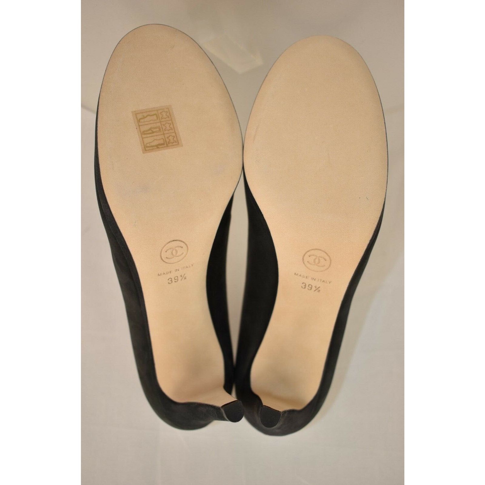 Chanel BLACK BUFFALO LEATHER GOLD CAP CC PLATFORM HEELS PUMPS 39.5 Size US 9.5 / IT 39.5 - 9 Thumbnail