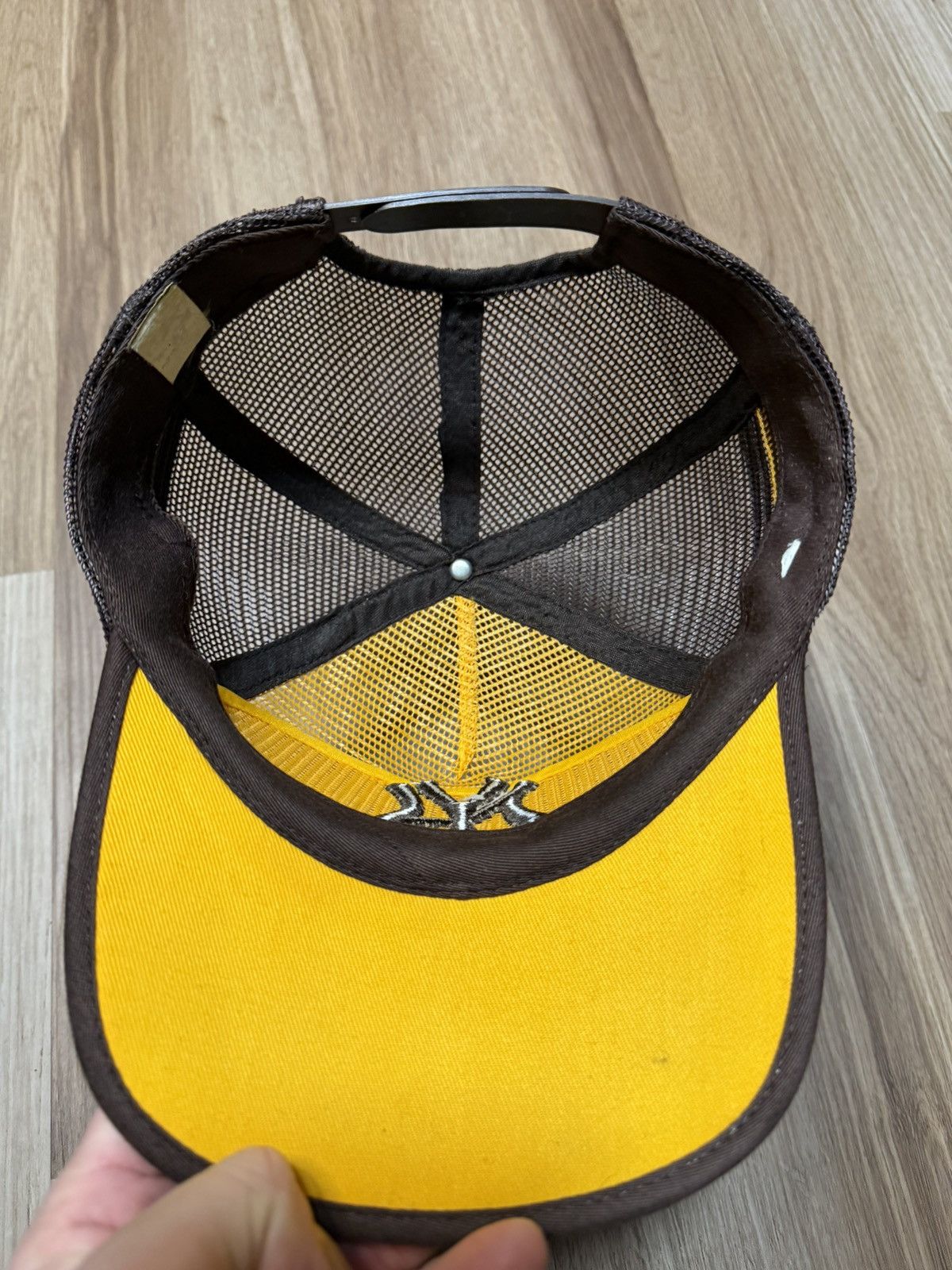 New York Yankees Vintage New York Yankees SnapBack Mesh Trucker Yellow Brown Size ONE SIZE - 8 Thumbnail
