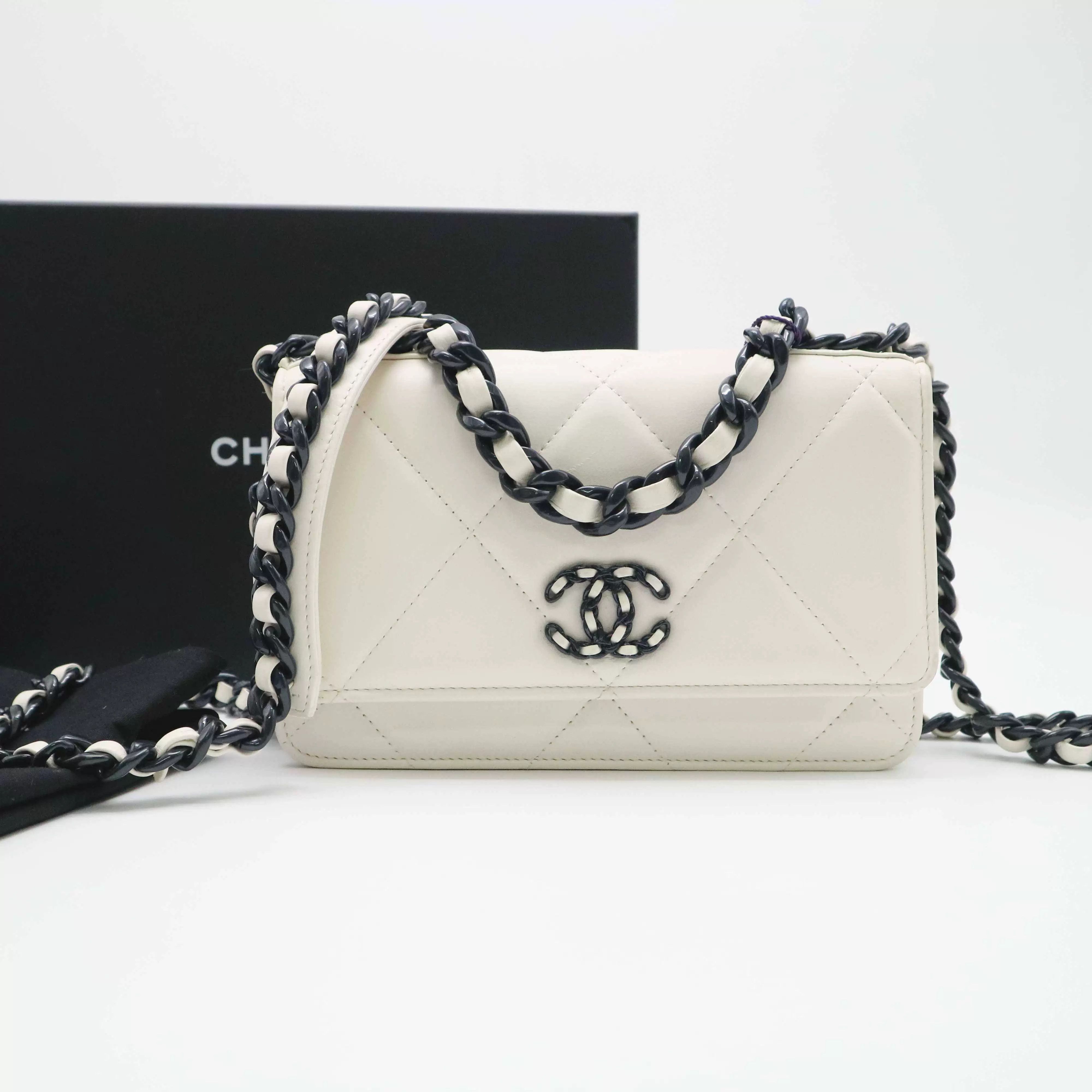 Chanel Pre-loved Bag Very good condition Size ONE SIZE - 1 Thumbnail