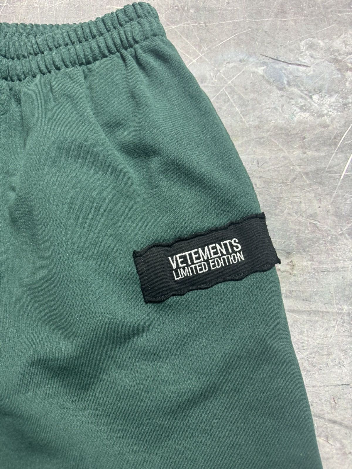 Vetements Vetements Metal Patchwork Sweatpants in Green Size US 36 / EU 52 - 5 Thumbnail