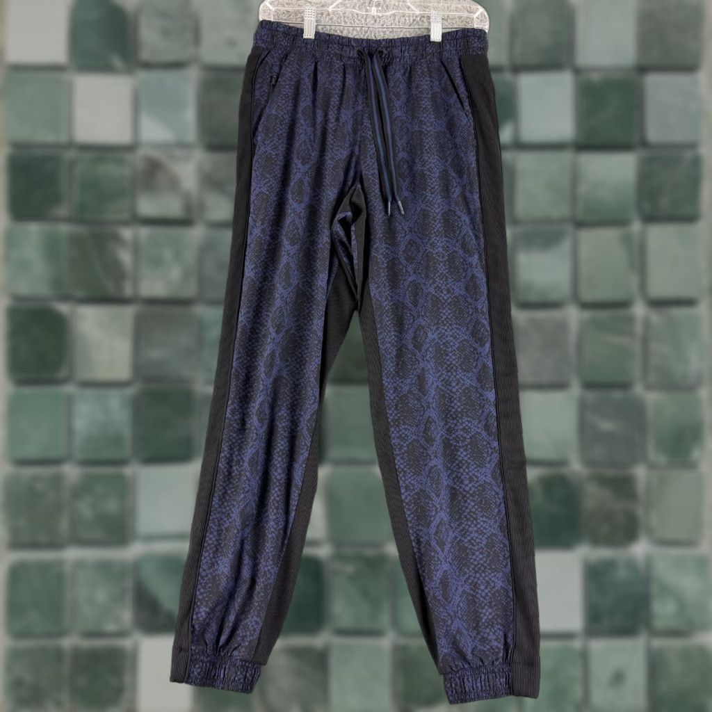 Athleta Athleta Brooklyn Jogger Pants Womens Size 4 Blue Animal Print Pull On Drawstring Size 27" / US 4 / IT 40 - 1 Thumbnail
