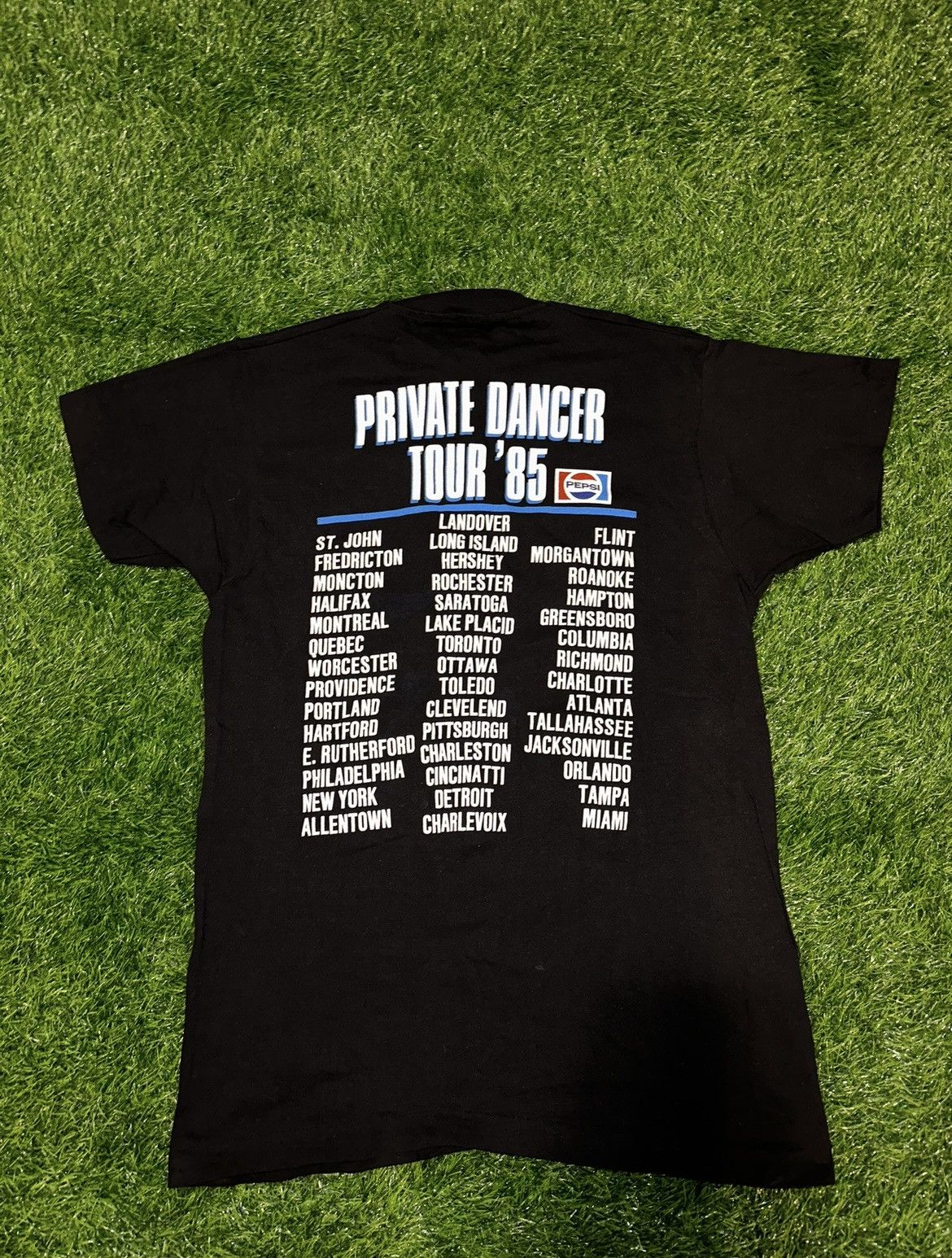 Vintage Vintage 1985 Tina Turner Private Dancer Tour Tee Size L Size US L / EU 52-54 / 3 - 2 Thumbnail
