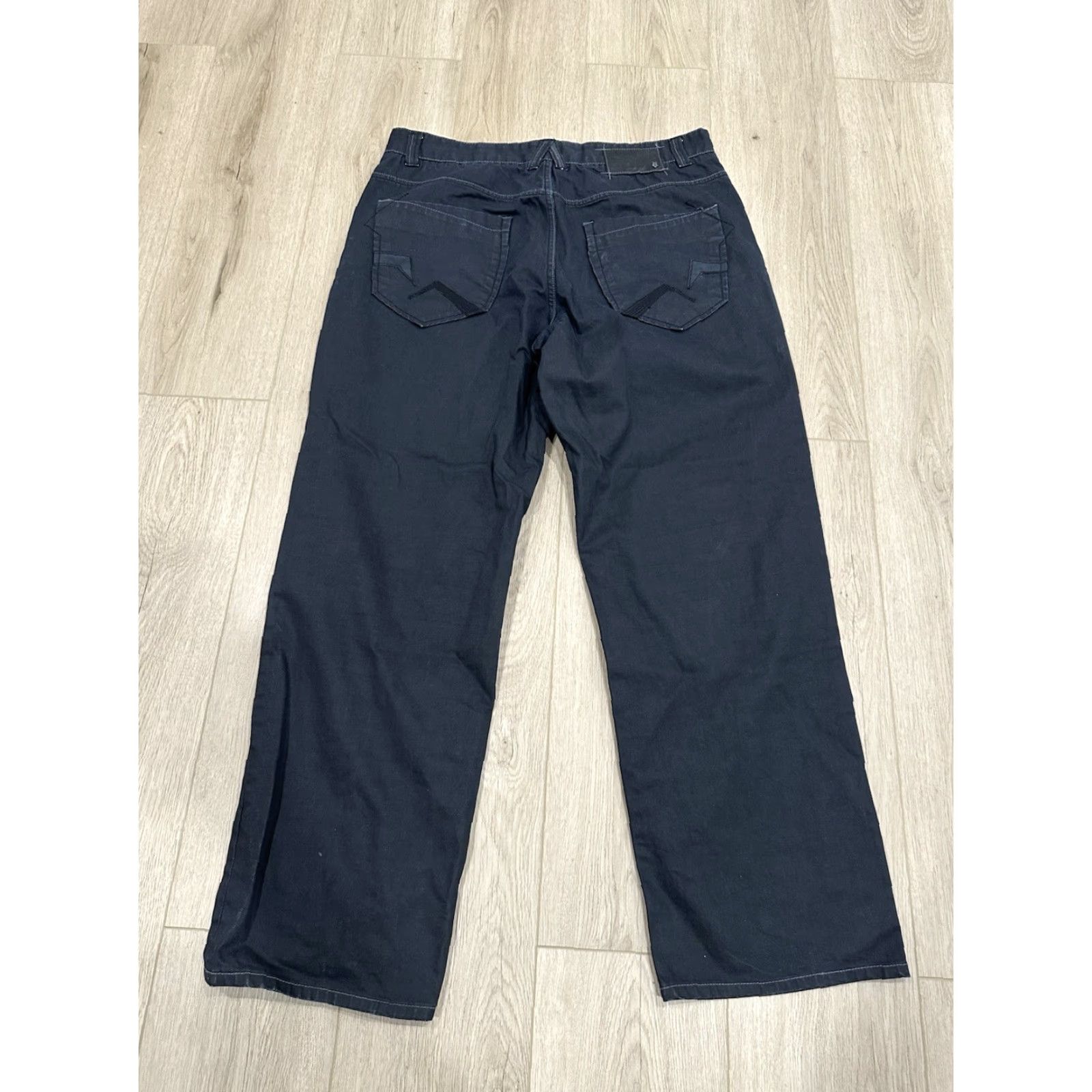 Ecko Unltd. Ecko Unltd. Jeans Men 38x32 Black Coated Relaxed Straight Leg Denim Waxed 5-Pocket Regular Rise Mid Inseam 32 Tightness: N/A Size US 38 / EU 54 - 7 Thumbnail