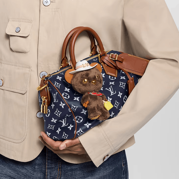 Louis Vuitton LV Louis Bear Bag Charm Size ONE SIZE - 4 Thumbnail