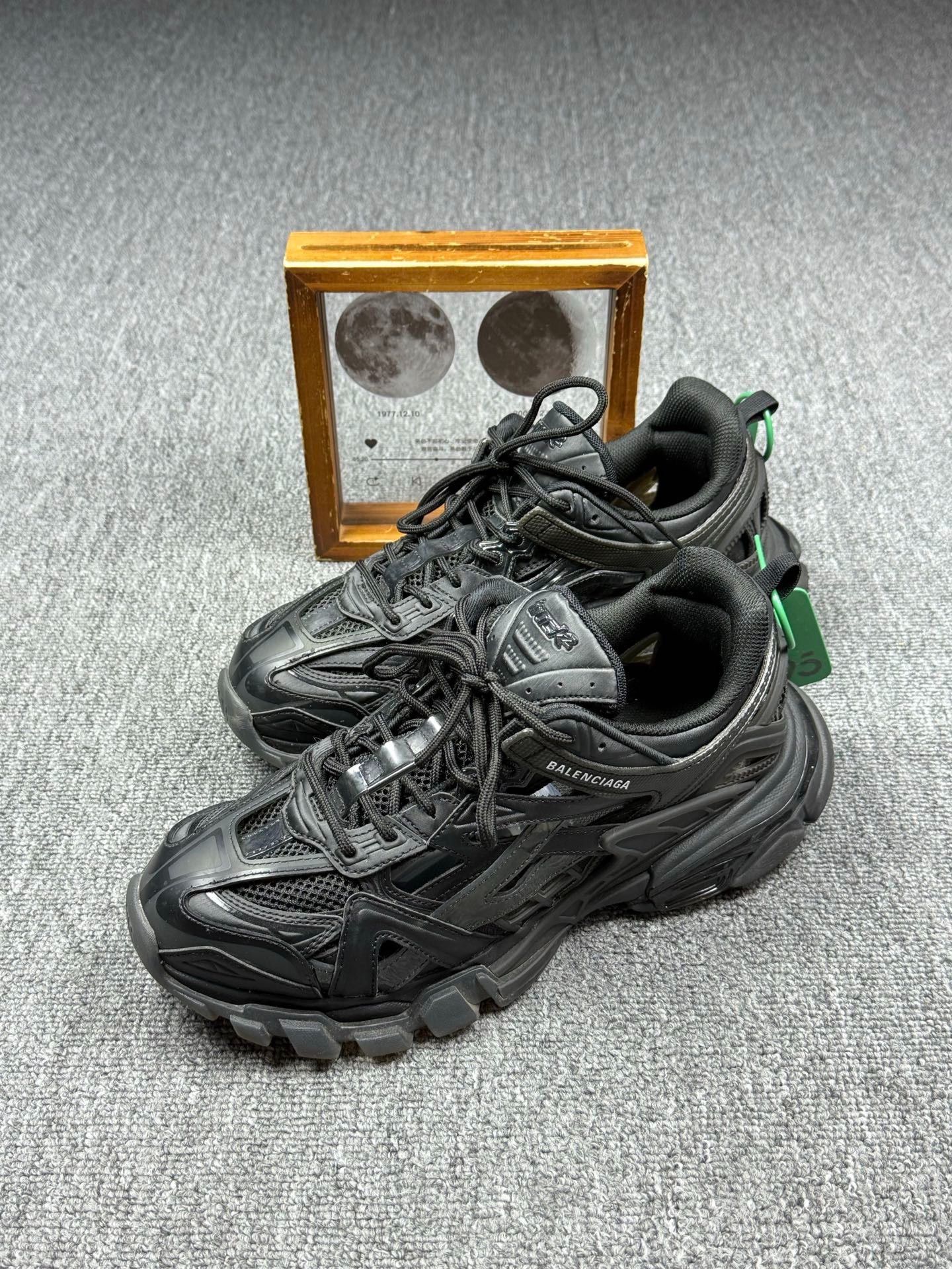 Balenciaga Balenciaga Black Lowtop Sneakers 8 Men Size US 8 / EU 41 - 1 Thumbnail