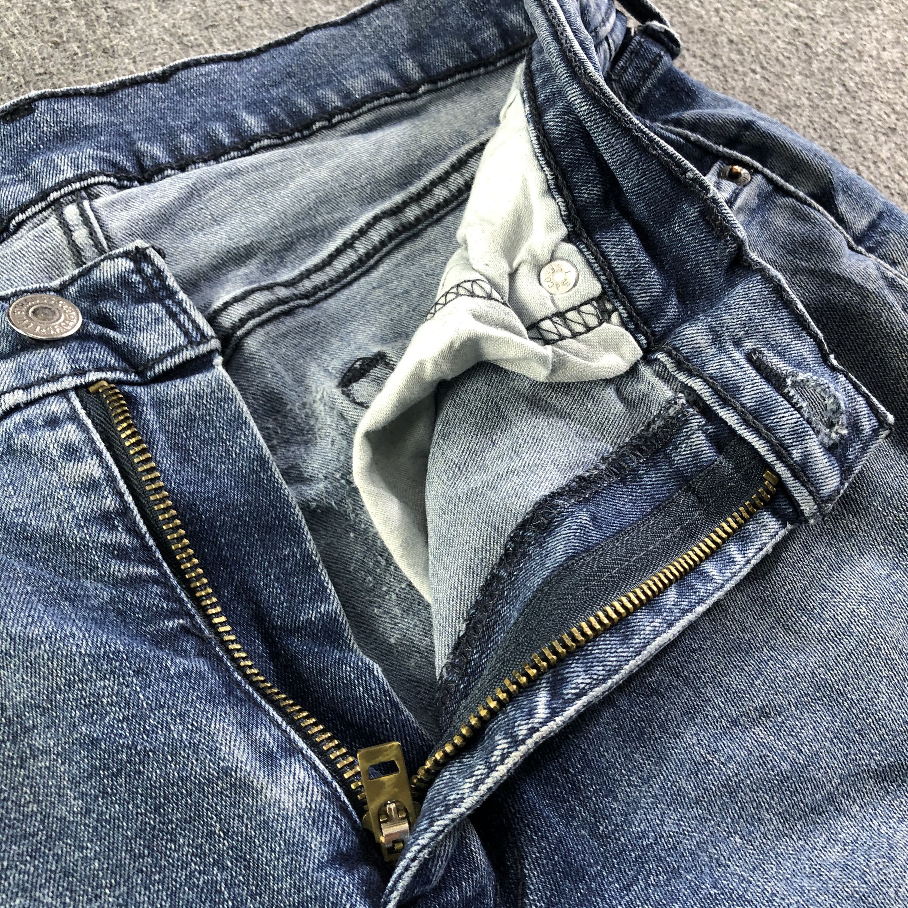 Levi's Vintage Blue Wash Levis Jeans-J4096 Size US 31 - 7 Thumbnail