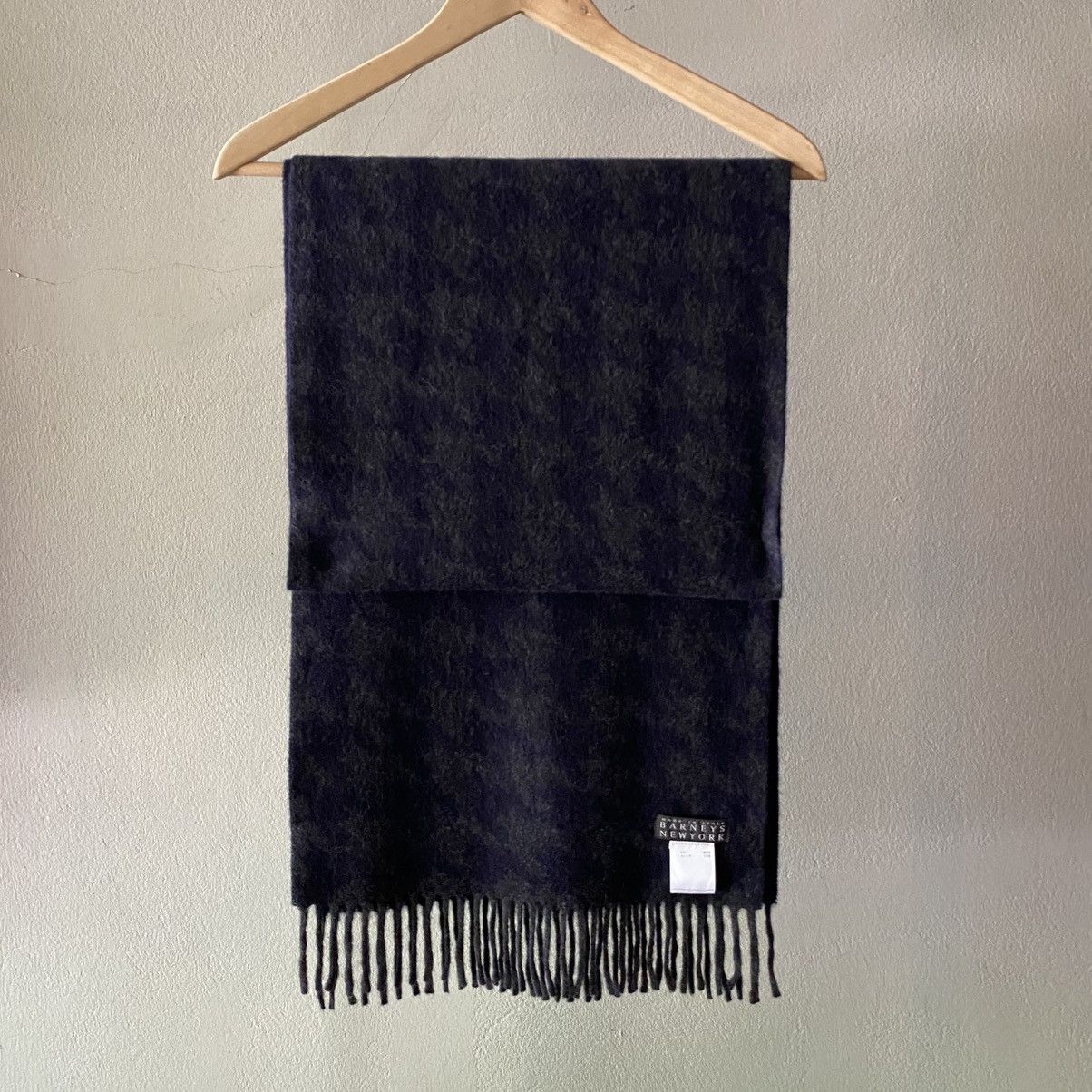 Barneys New York BARNEYS NEW YORK Navy Houndstooth Wool Scarf Size ONE SIZE - 13 Thumbnail