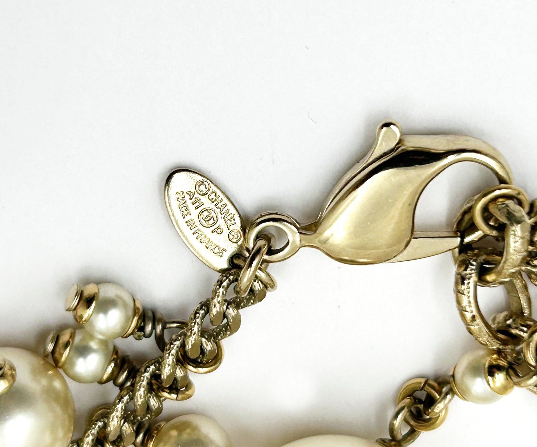 Chanel Chanel Gold Scratchy CC Dangling Pearl Pearl Necklace Size ONE SIZE - 4 Thumbnail