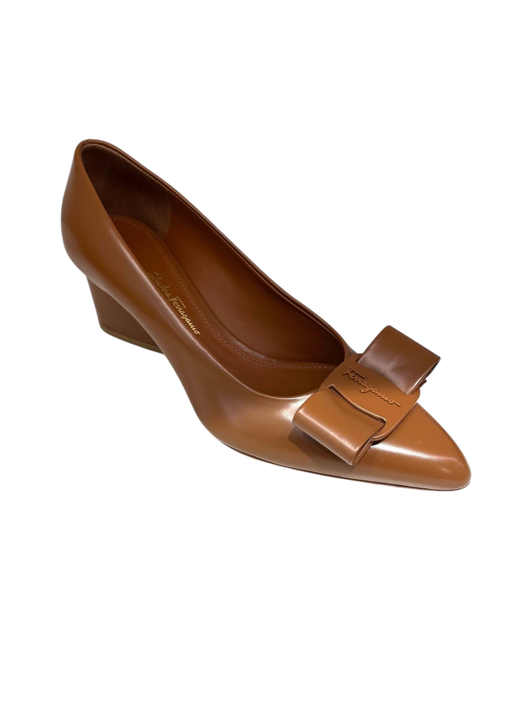 Salvatore Ferragamo Ferragamo Bow Leather Pumps SIZE 9 Size ONE SIZE - 1 Thumbnail