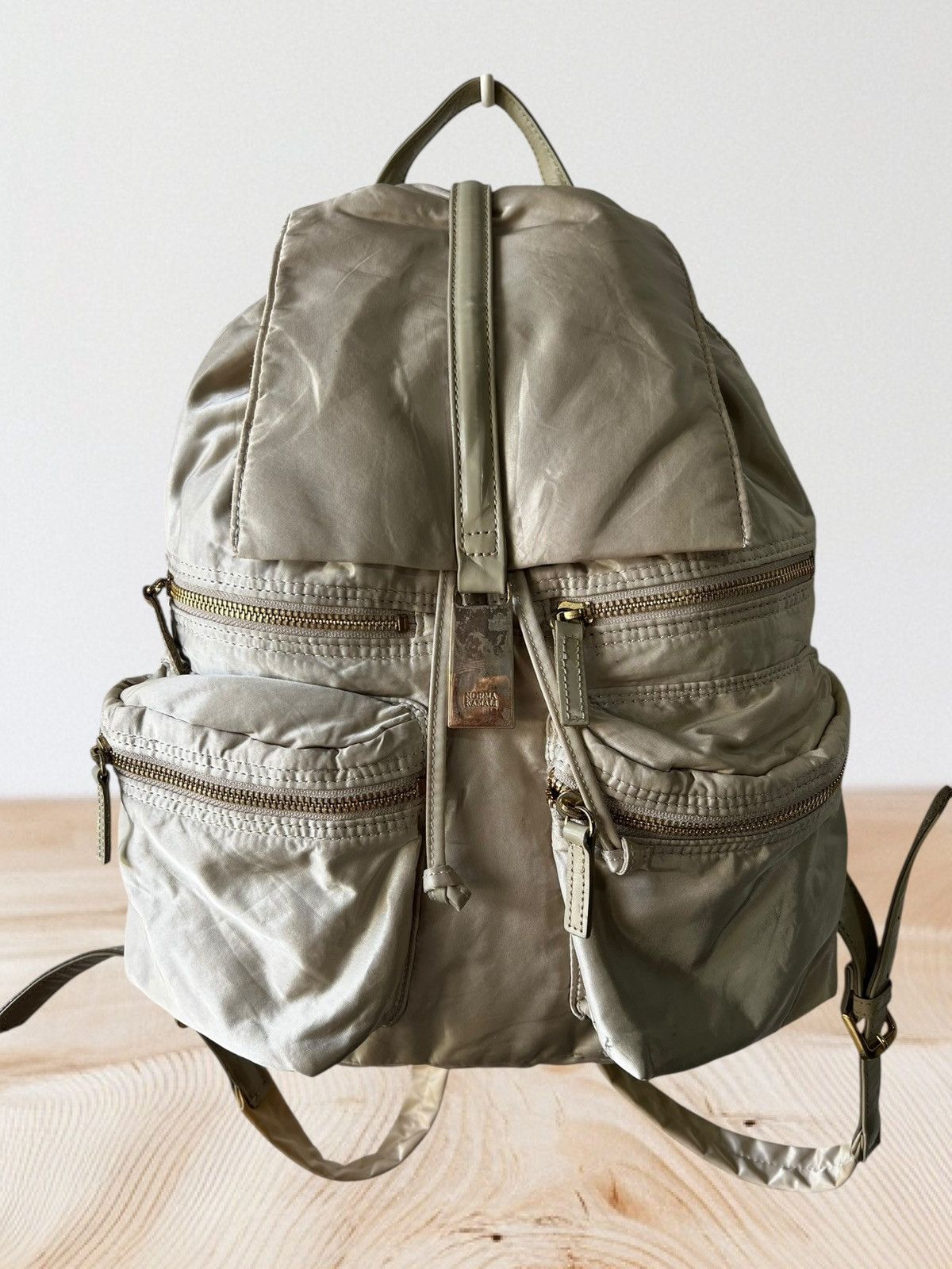 Designer × Norma Kamali Norma Kamali Beige Tessuto Nylon MultiPocket Backpack Size ONE SIZE - 1 Thumbnail