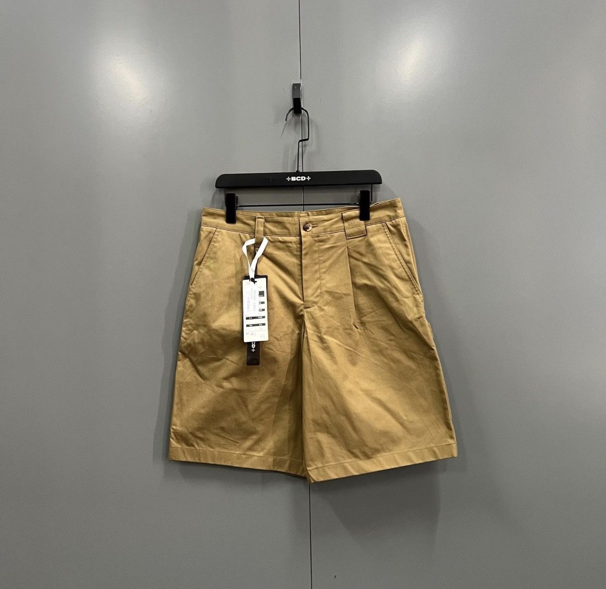 Burberry Burberry Khaki Shorts J41 Size US 32 / EU 48 - 1 Thumbnail