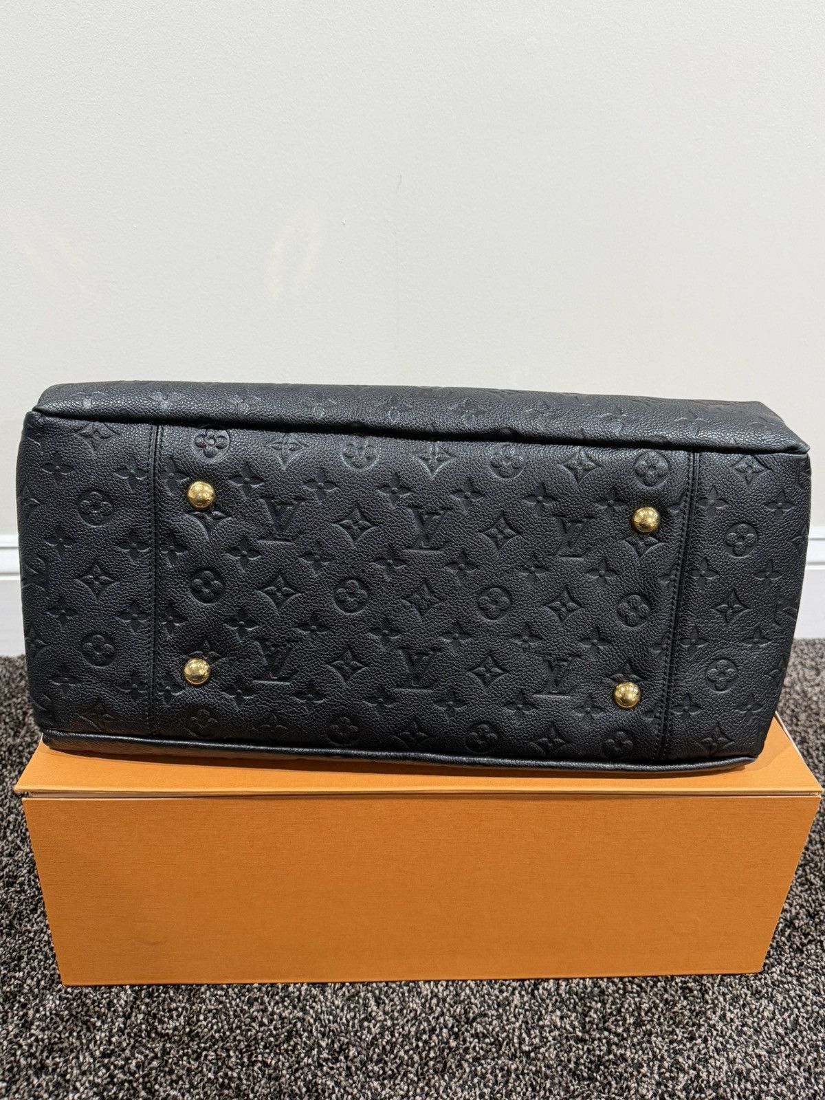 Louis Vuitton Louis Vuitton Artsy MM Bag Black Monogram Empreinte Leather Size ONE SIZE - 7 Thumbnail
