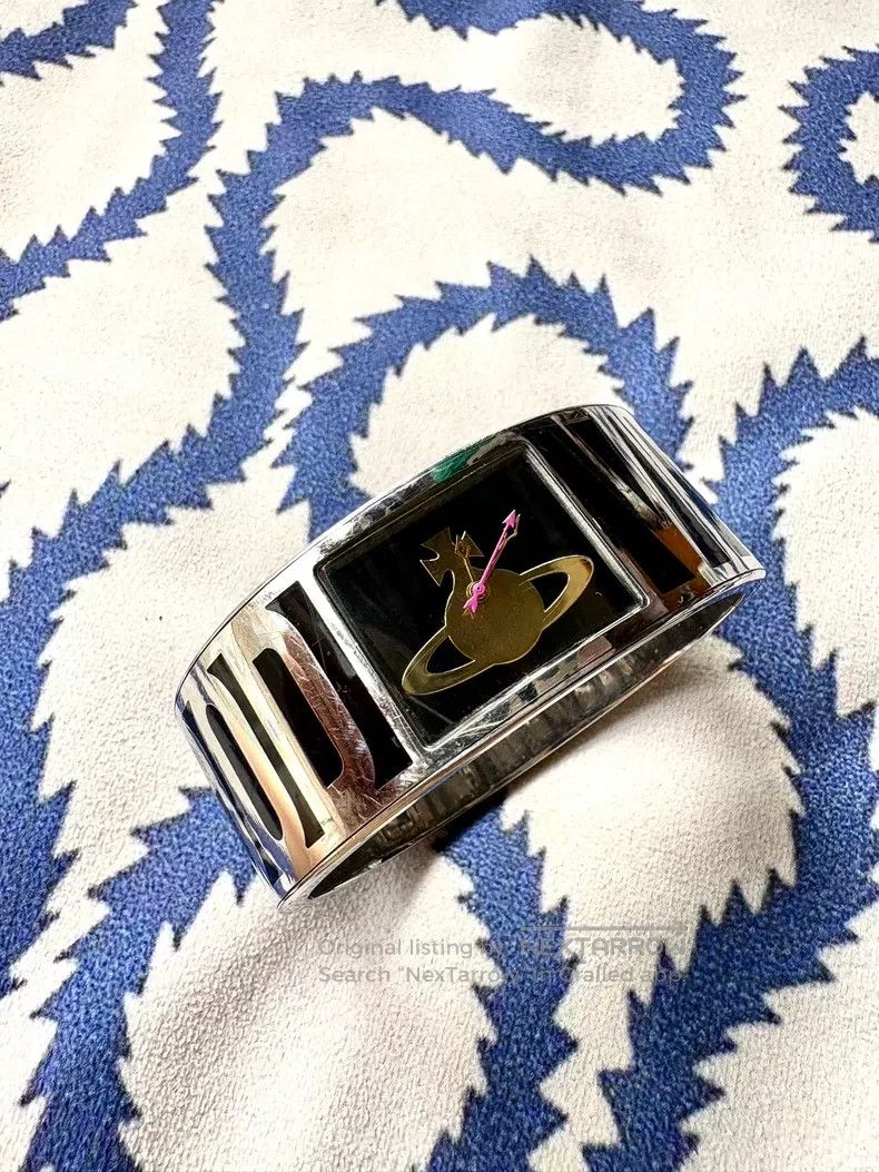 Vivienne Westwood Vivienne Westwood Black enamel Saturn letter bracelet Size ONE SIZE - 1 Thumbnail