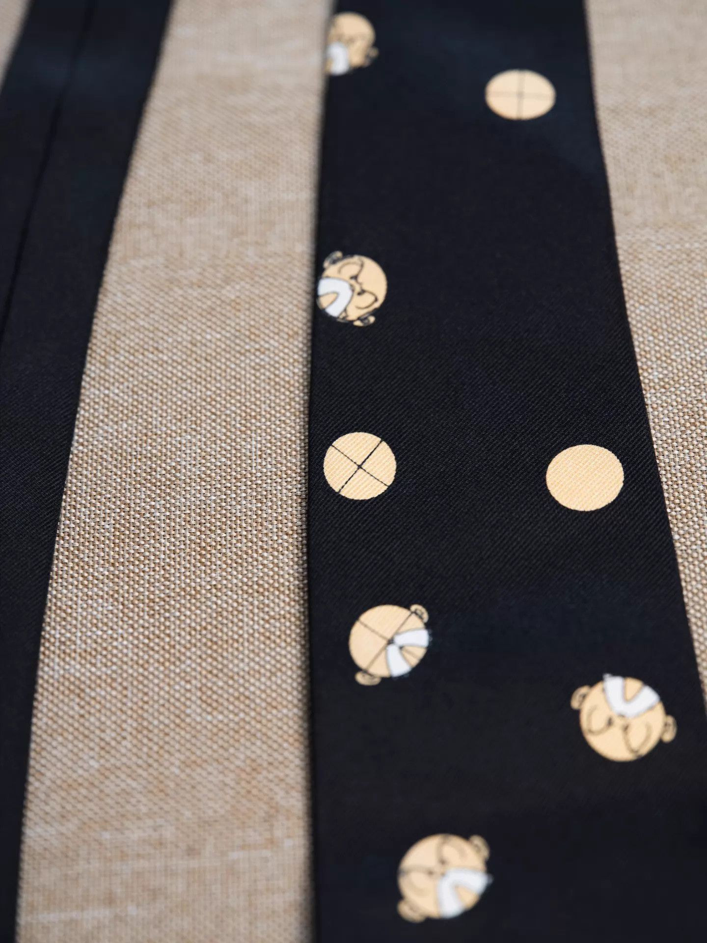 Yohji Yamamoto Yohji Yamamoto Tezuka Osamu Beard Dad Tie Size ONE SIZE - 4 Thumbnail