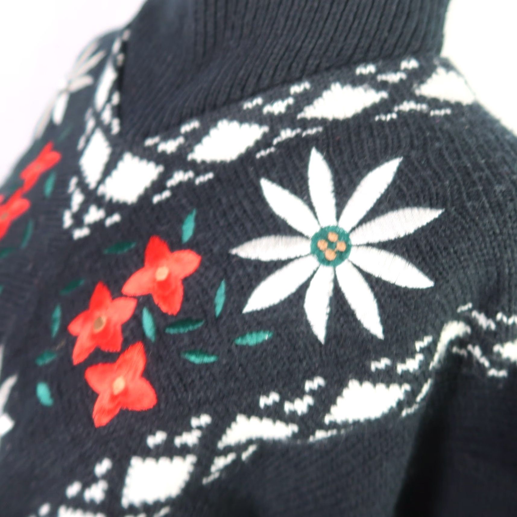 Vintage VINTAGE Carriage Court Sweater S Black Daisy Floral Embroidered 80s Size S / US 4 / IT 40 - 5 Thumbnail