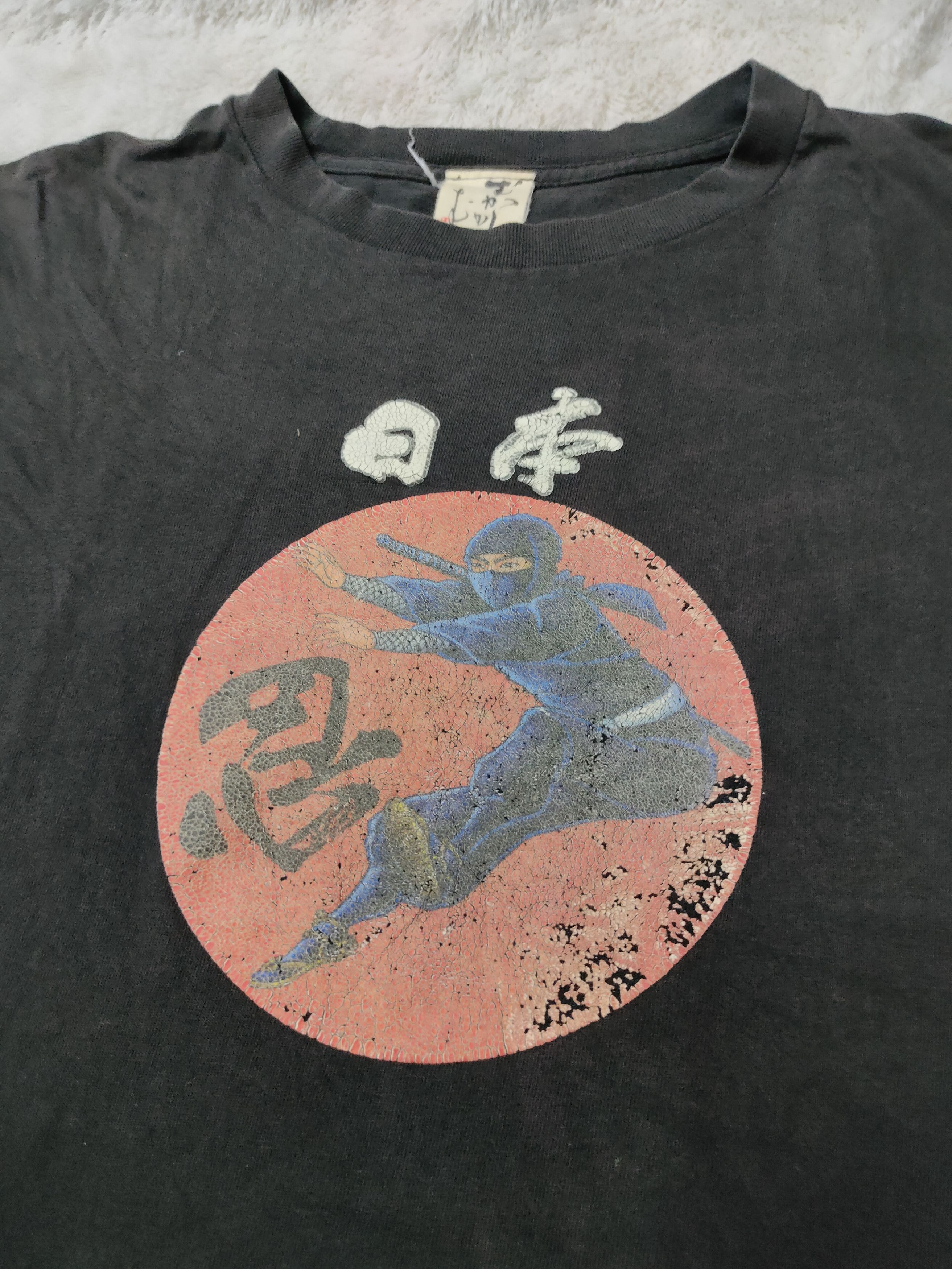 Japanese Brand Vintage and faded Ninja art T-shirt Size US L / EU 52-54 / 3 - 3 Thumbnail