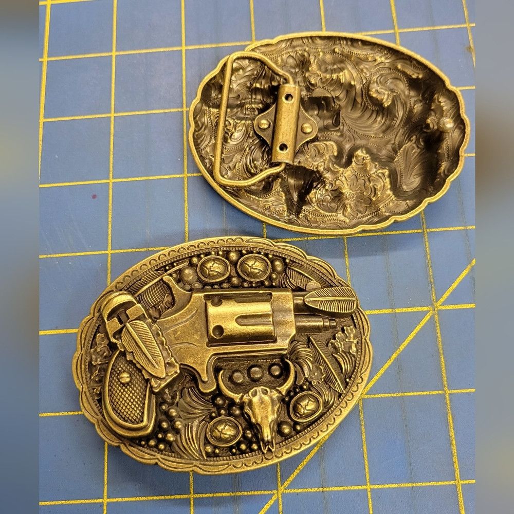 Other Pistol Western Buckle Unisex Brand New Pewter Silver Size ONE SIZE - 1 Preview