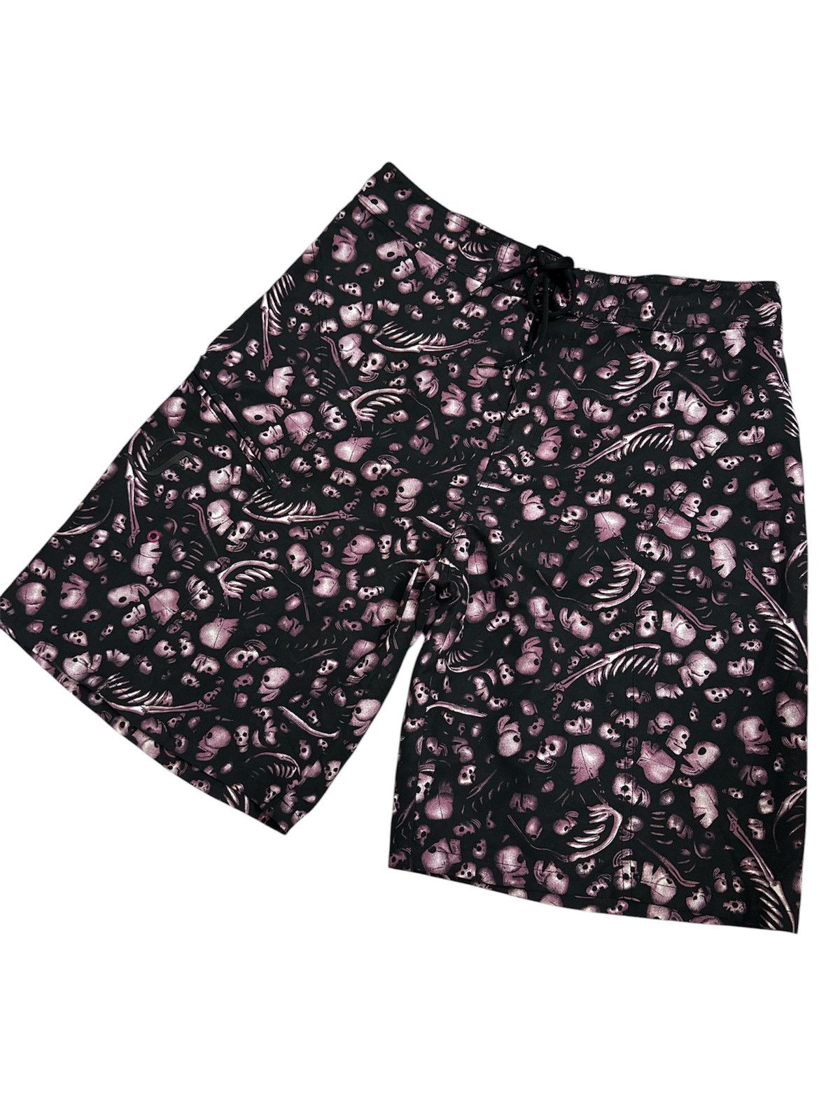 GOA Crazy 2000s Iron Fist Skulls Lgb Goa Jnco Y2K Style Shorts Size US 33 - 2 Thumbnail
