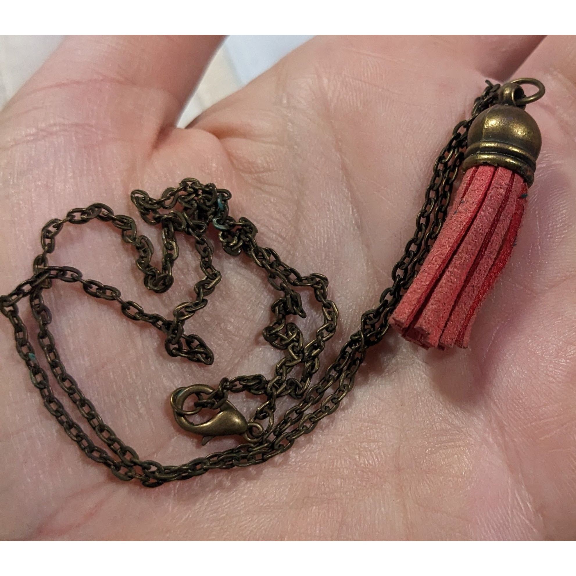 Other Quirky Antiqued Gold Tone Chain Red Tassel Necklace Size ONE SIZE - 5 Thumbnail