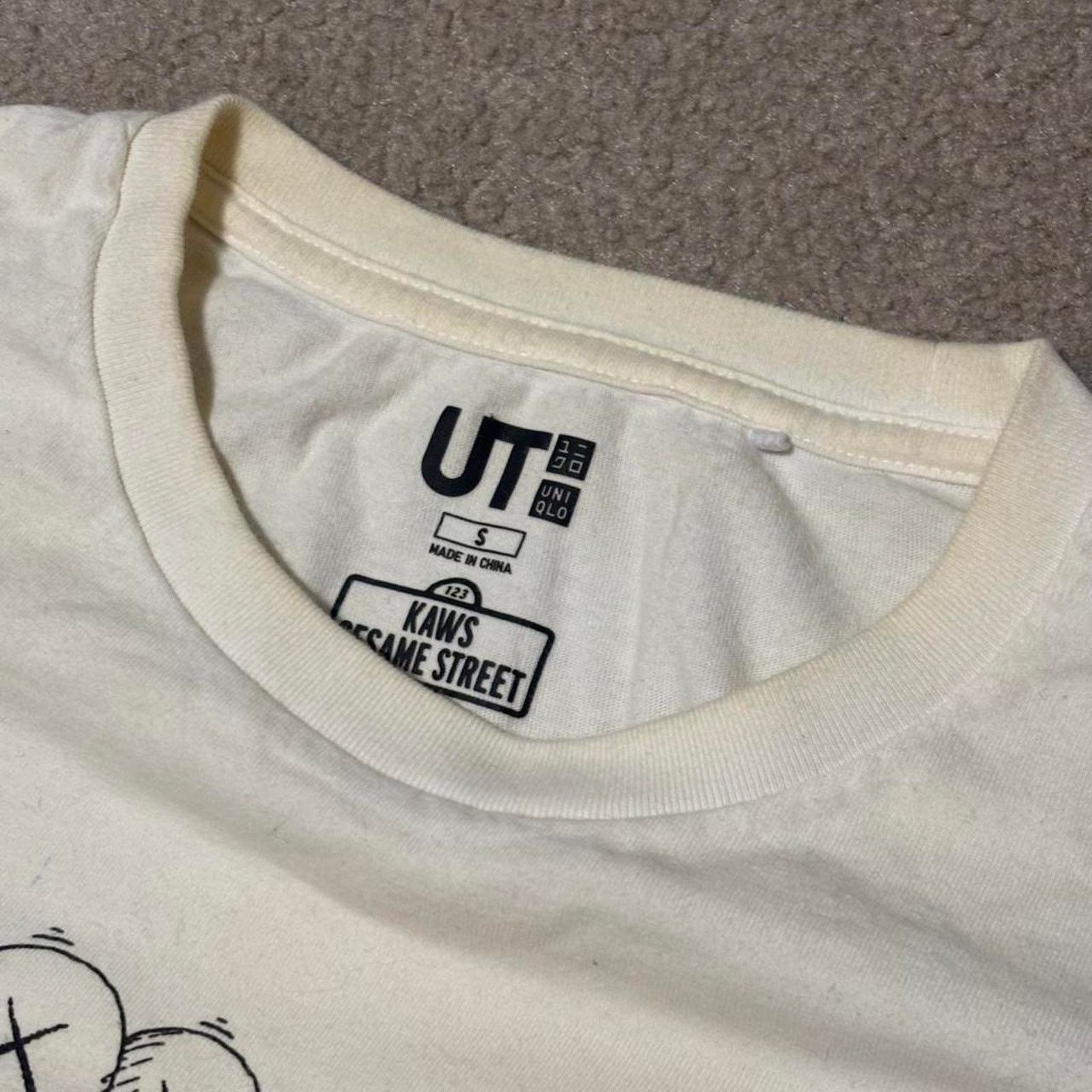 Kaws Kaws x uniqlo sesame street Size US M / EU 48-50 / 2 - 3 Thumbnail