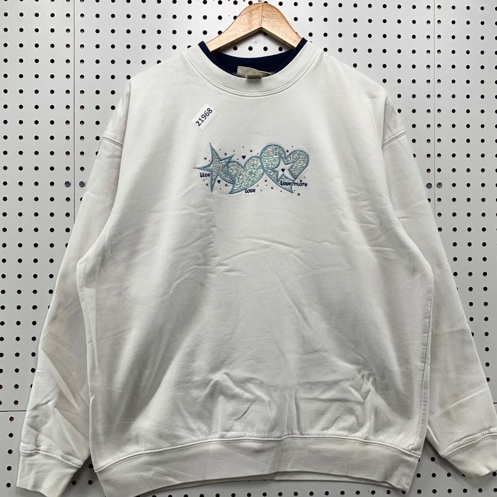 Vintage M&C Sportswear Sweatshirt White Heart Stars Embroidered Women 1X Crewneck Size XL / US 12-14 / IT 48-50 - 2 Thumbnail