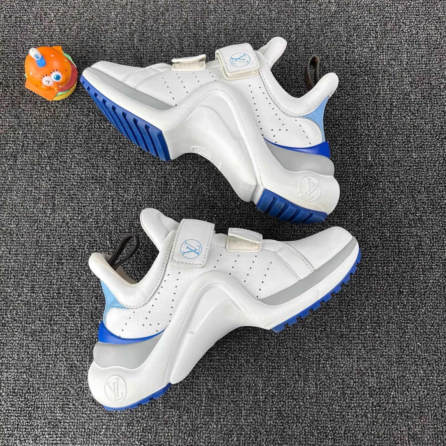 Louis Vuitton Louis Vuitton Velcro Dad Sneaker White/Blue 36 HB6804 Size US 5.5 / IT 35.5 - 4 Thumbnail