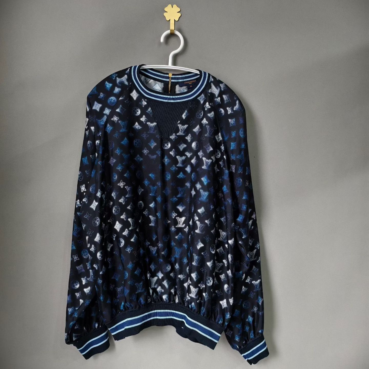 Louis Vuitton Louis Vuitton Silk Ink Print Top Size M / US 6-8 / IT 42-44 - 1 Thumbnail