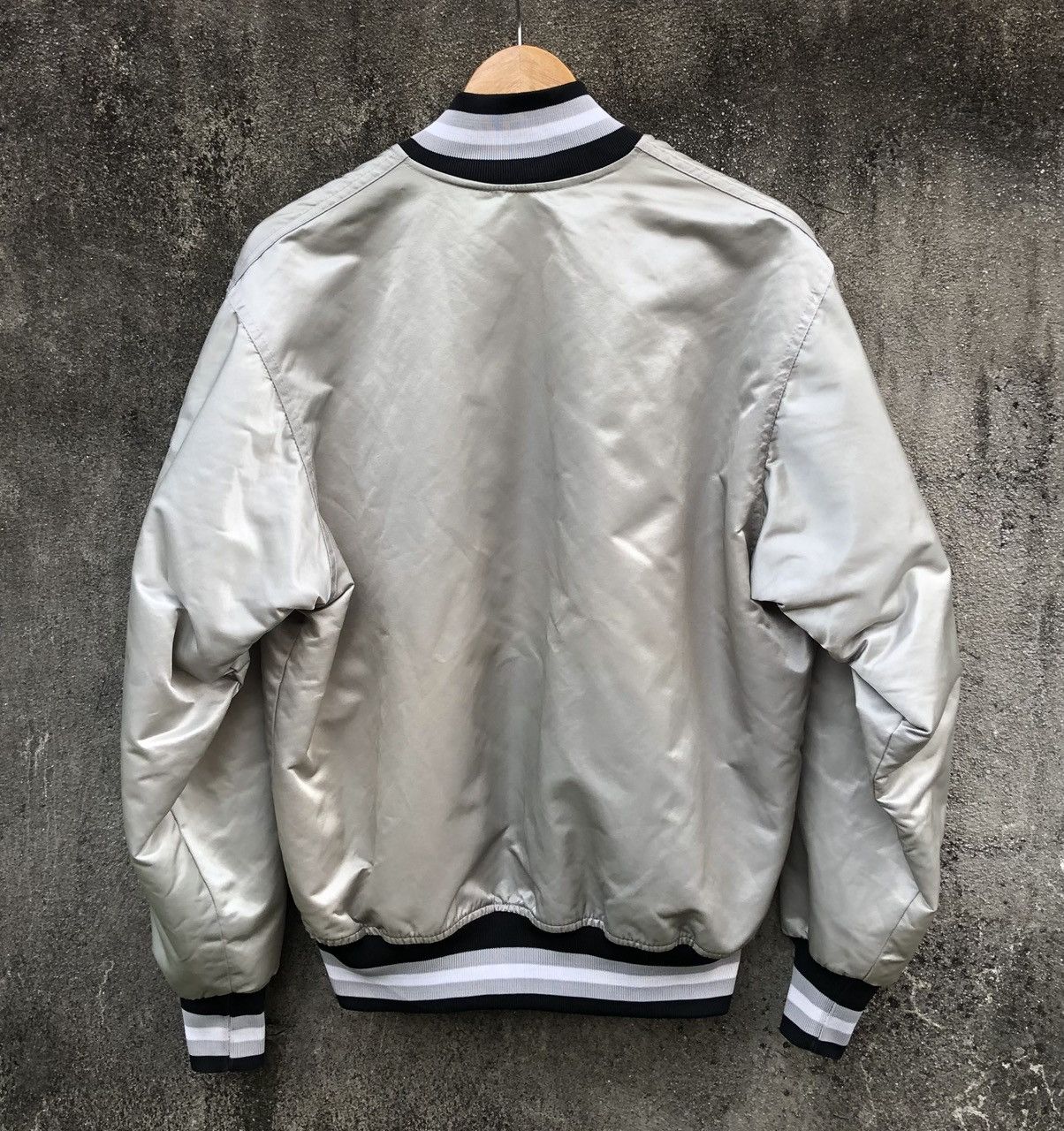 Vintage Vintage Felco MLB Chicago Sox Quilted Satin Bomber Jacket 🇺🇸 Size US L / EU 52-54 / 3 - 11 Thumbnail