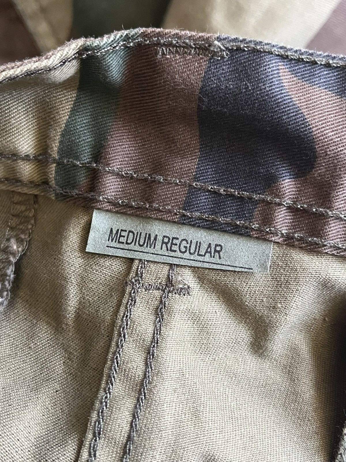 The GV Gallery The GV Gallery Raspberry Hills Camo Cargo Pants Size Medium Size US 32 / EU 48 - 6 Thumbnail