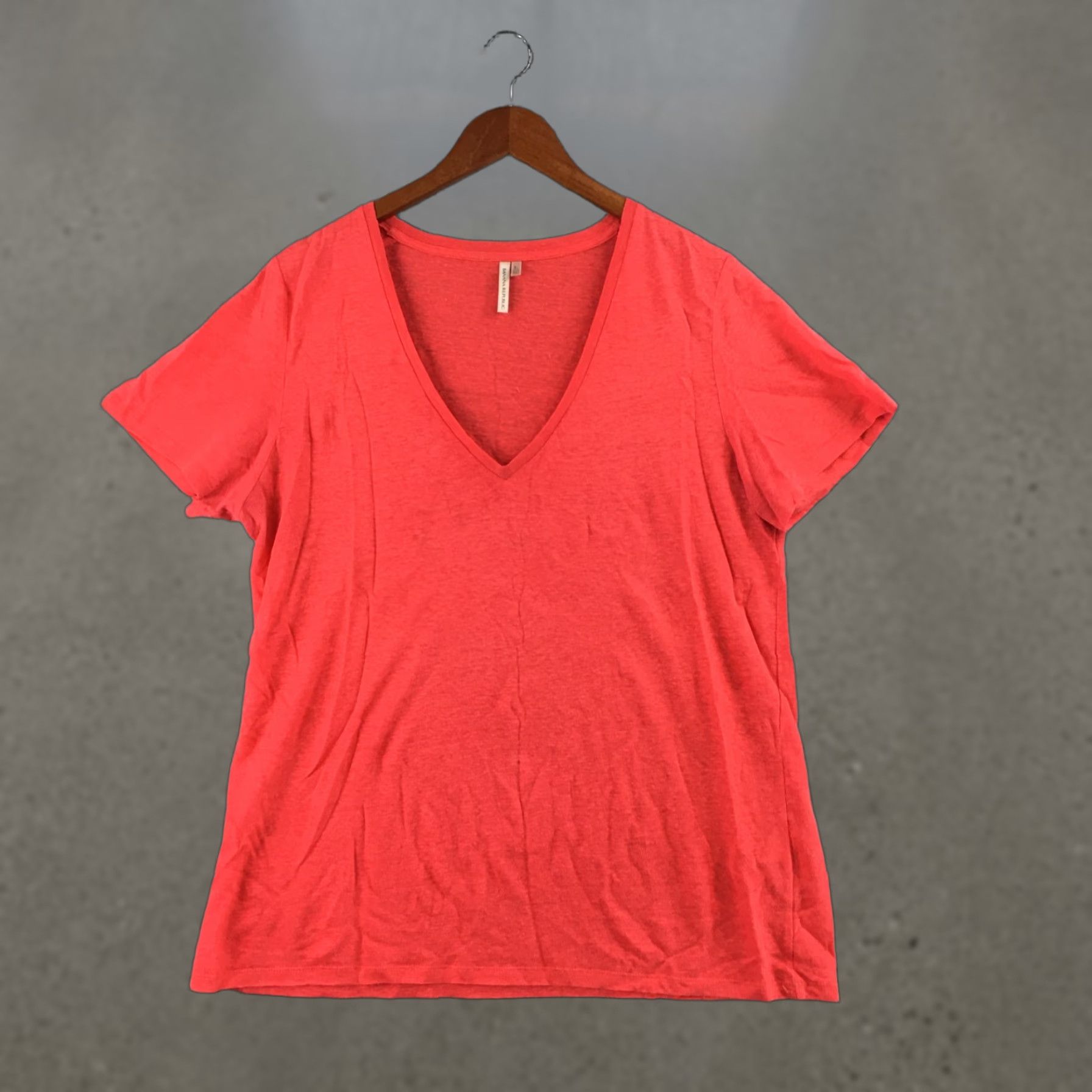 Banana Republic Banana Republic Tee T-Shirt Womens L Red Linen Short Sleeve V-Neck Pullover Size L / US 10 / IT 46 - 1 Thumbnail