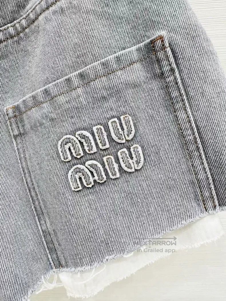 Miu Miu Miu Miu 25 Grey denim shorts with edged hem Size 25" / US 0 / IT 36 - 5 Thumbnail