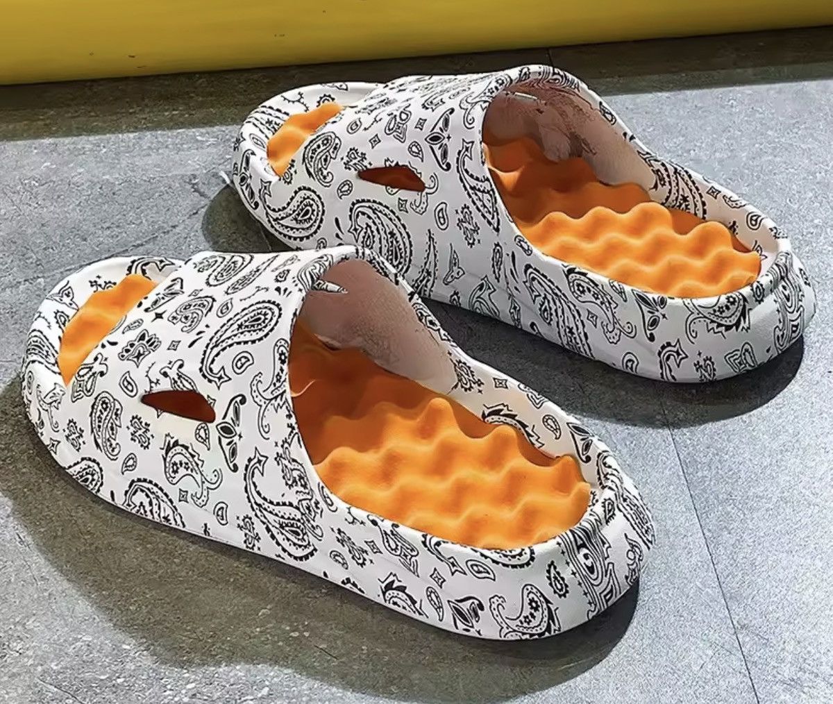 Japanese Brand Unisex Grafiti Sandal Size US 7.5 / EU 40-41 - 7 Thumbnail
